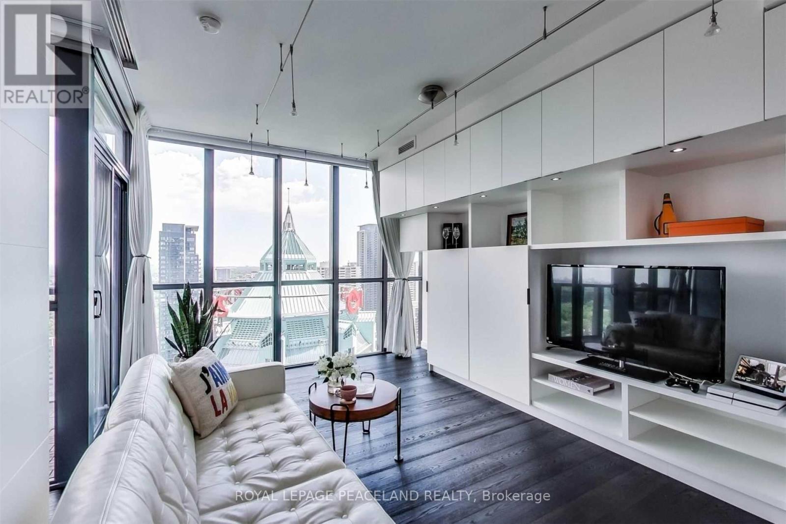 2901 - 110 Charles Street E, Toronto, ON - Indoor