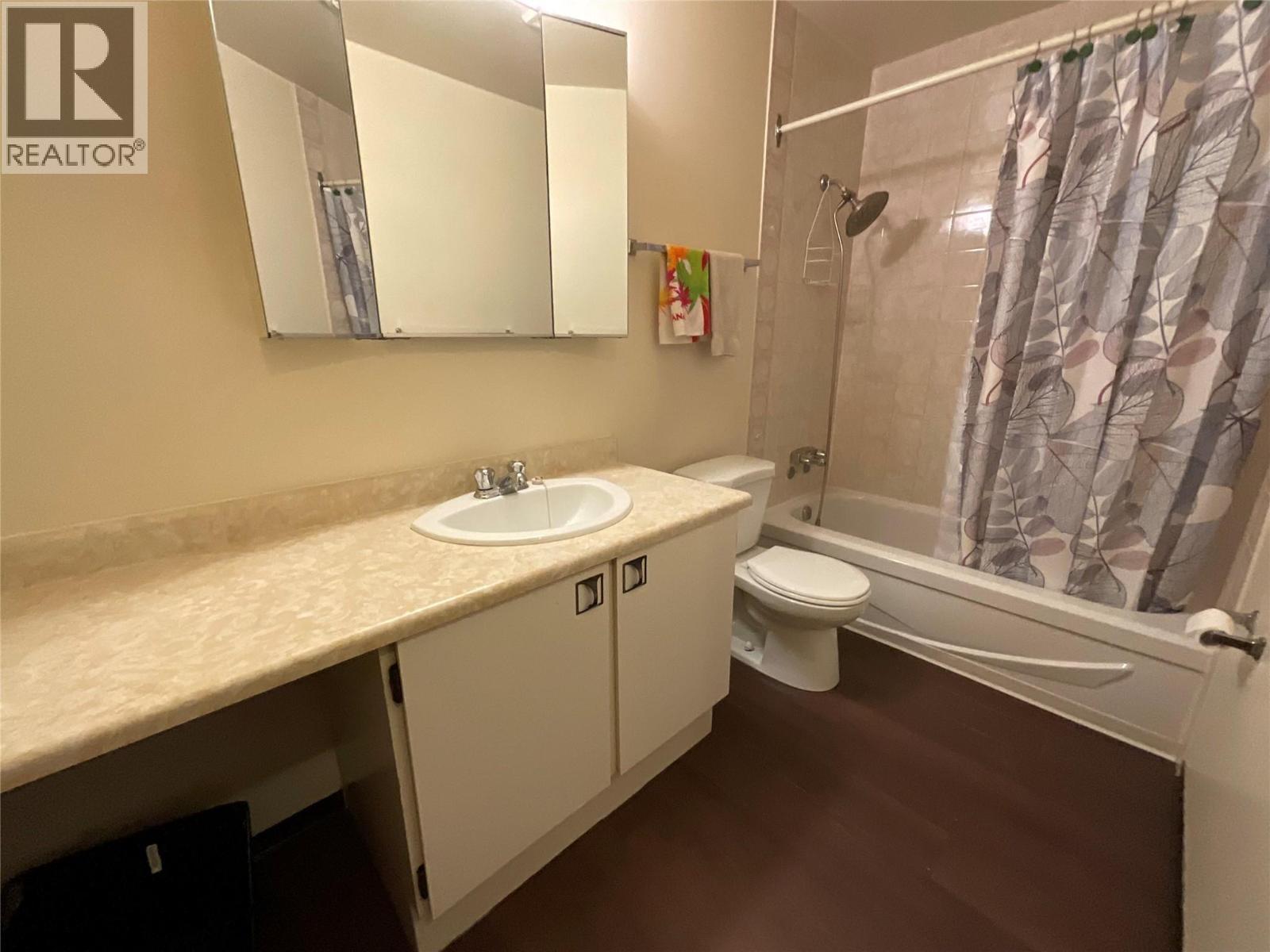 185 Chamberlain Crescent Unit# 301, Tumbler Ridge, BC - Indoor Photo Showing Bathroom