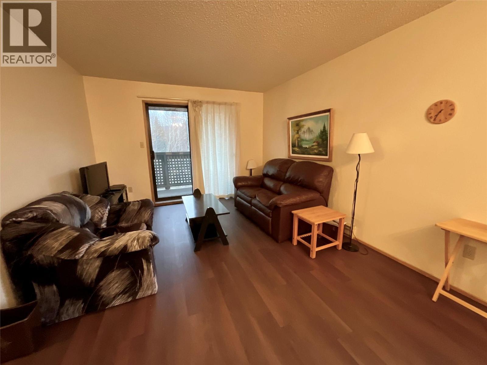 185 Chamberlain Crescent Unit# 301, Tumbler Ridge, BC - Indoor Photo Showing Living Room