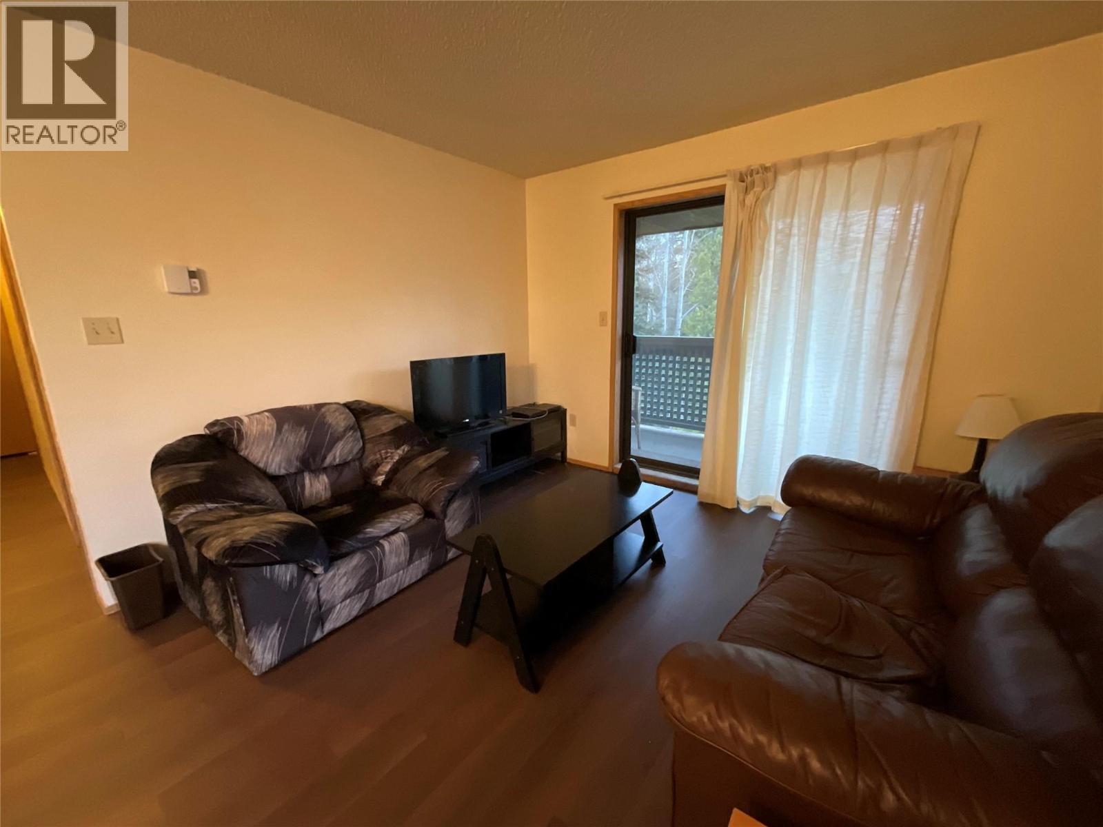 185 Chamberlain Crescent Unit# 301, Tumbler Ridge, BC - Indoor Photo Showing Living Room