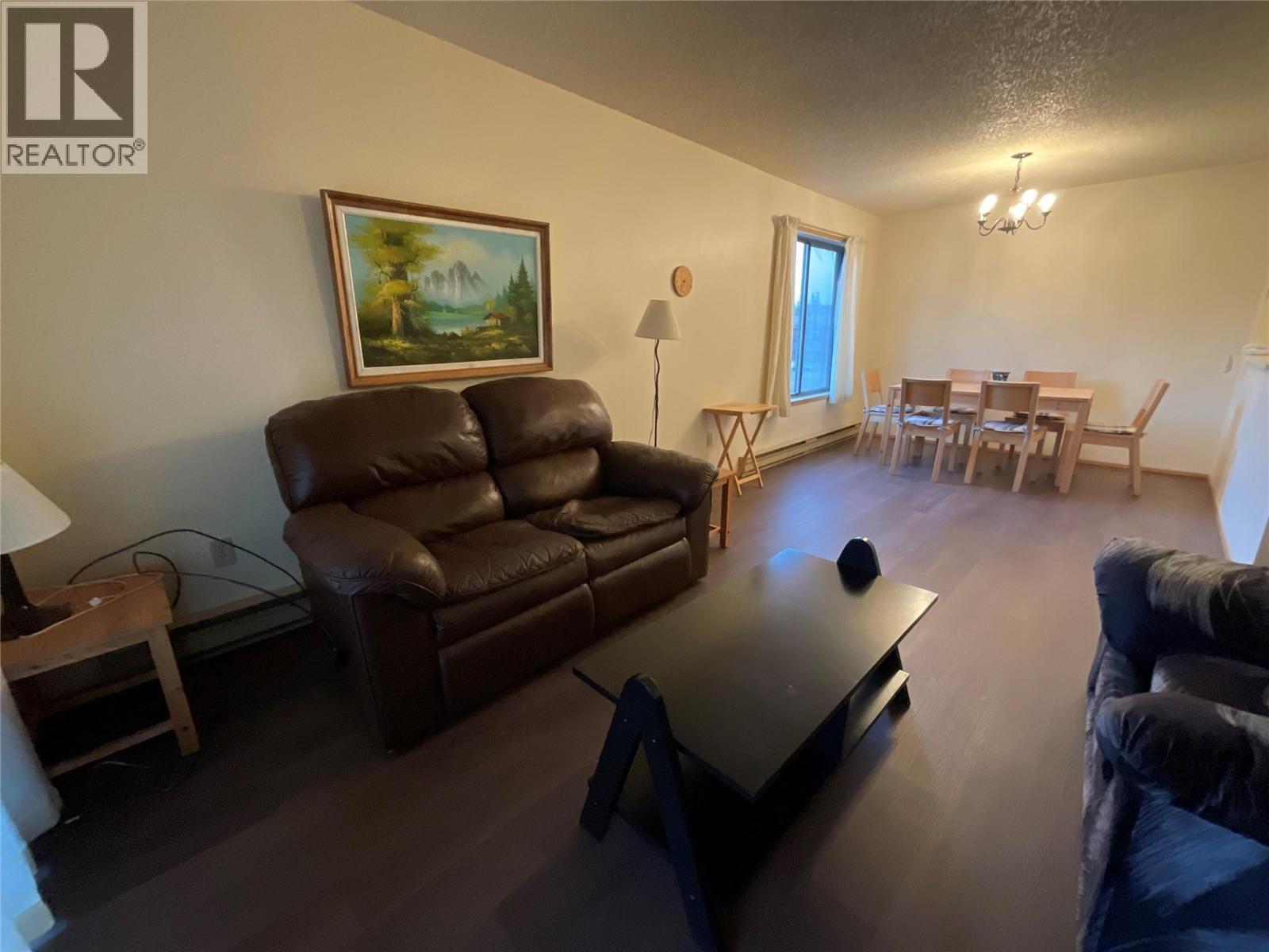 185 Chamberlain Crescent Unit# 301, Tumbler Ridge, BC - Indoor Photo Showing Living Room