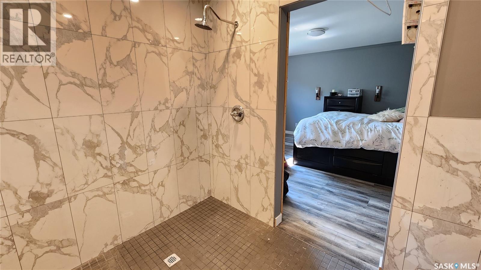 208 4Th Street W, Wilkie, SK - Indoor Photo Showing Bathroom