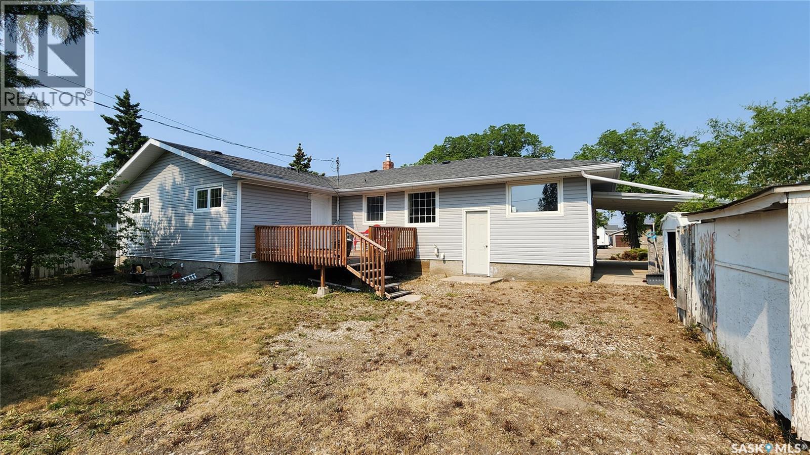 208 4Th Street W, Wilkie, SK - Outdoor With Exterior