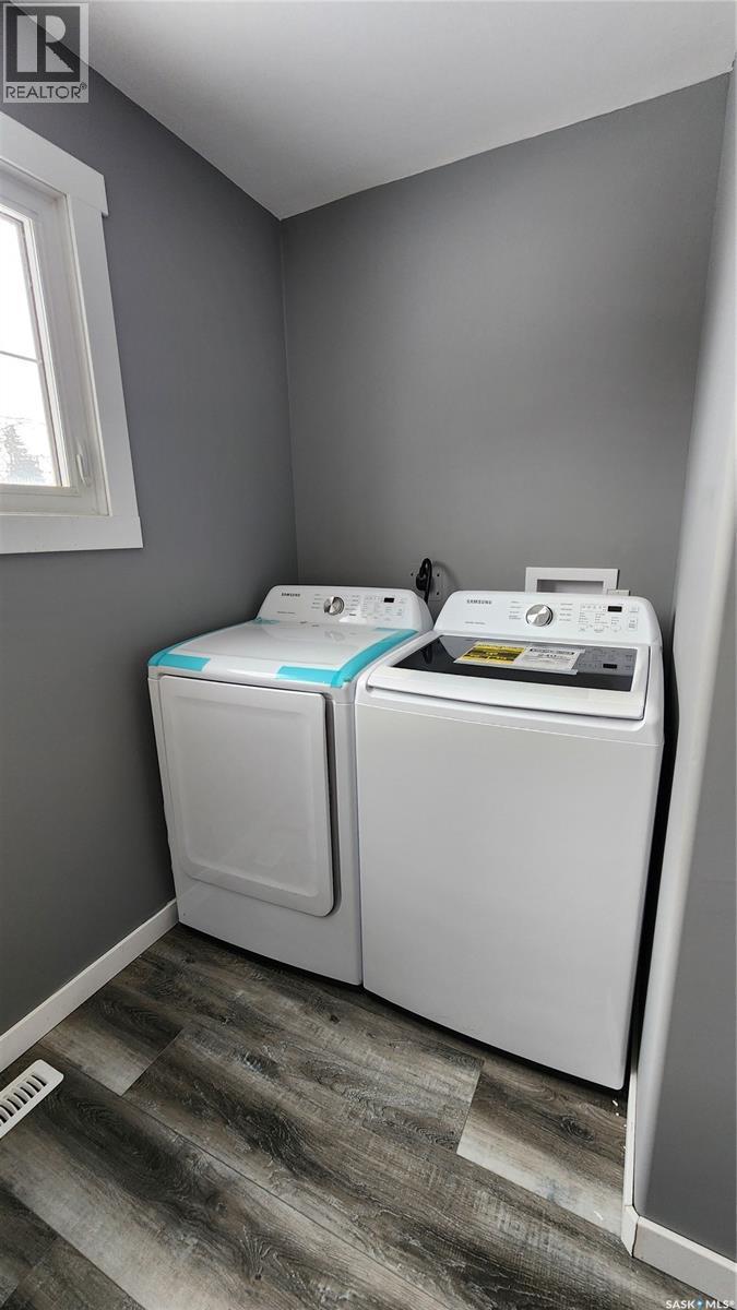 208 4Th Street W, Wilkie, SK - Indoor Photo Showing Laundry Room