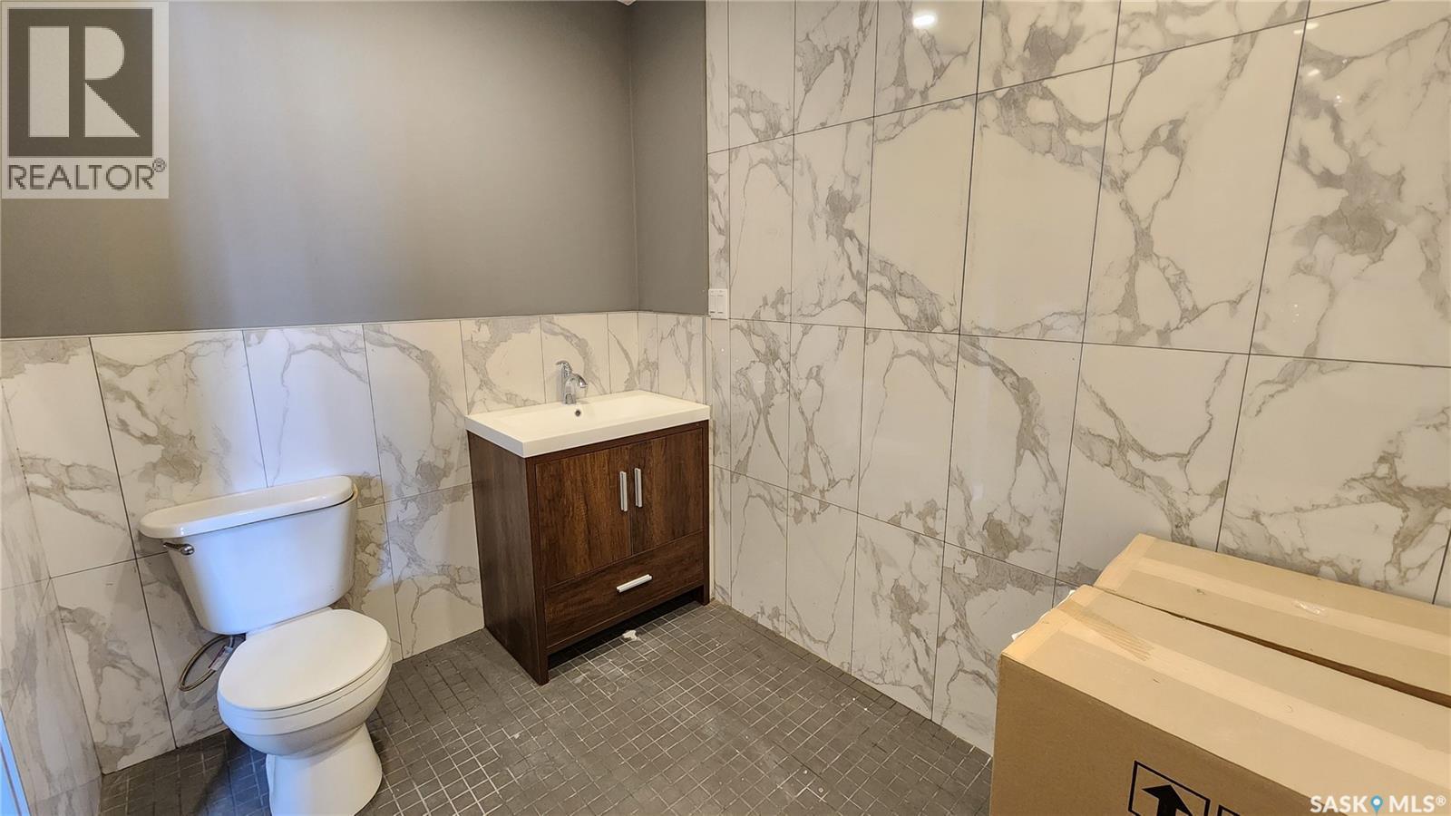 208 4Th Street W, Wilkie, SK - Indoor Photo Showing Bathroom