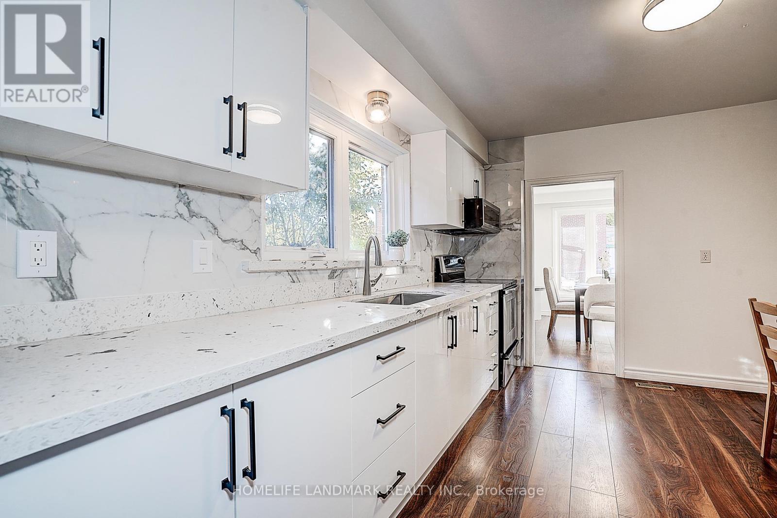 104 Tanjoe Crescent, Toronto, ON - Indoor Photo Showing Kitchen