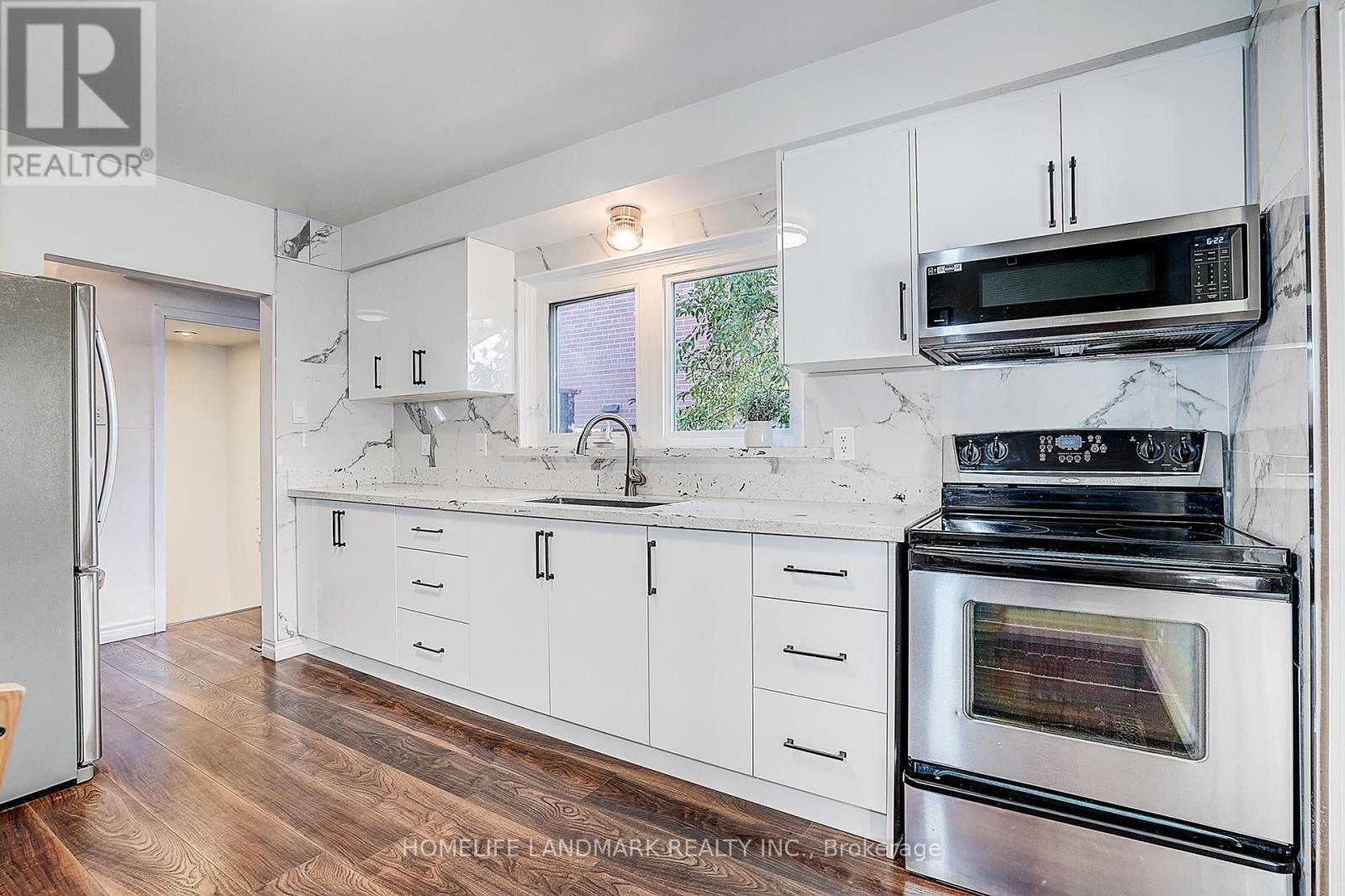 104 Tanjoe Crescent, Toronto, ON - Indoor Photo Showing Kitchen