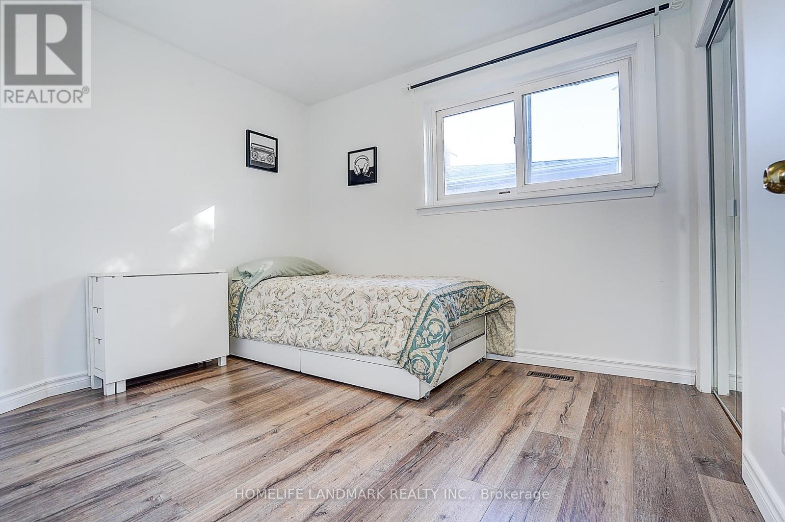 104 Tanjoe Crescent, Toronto, ON - Indoor Photo Showing Bedroom