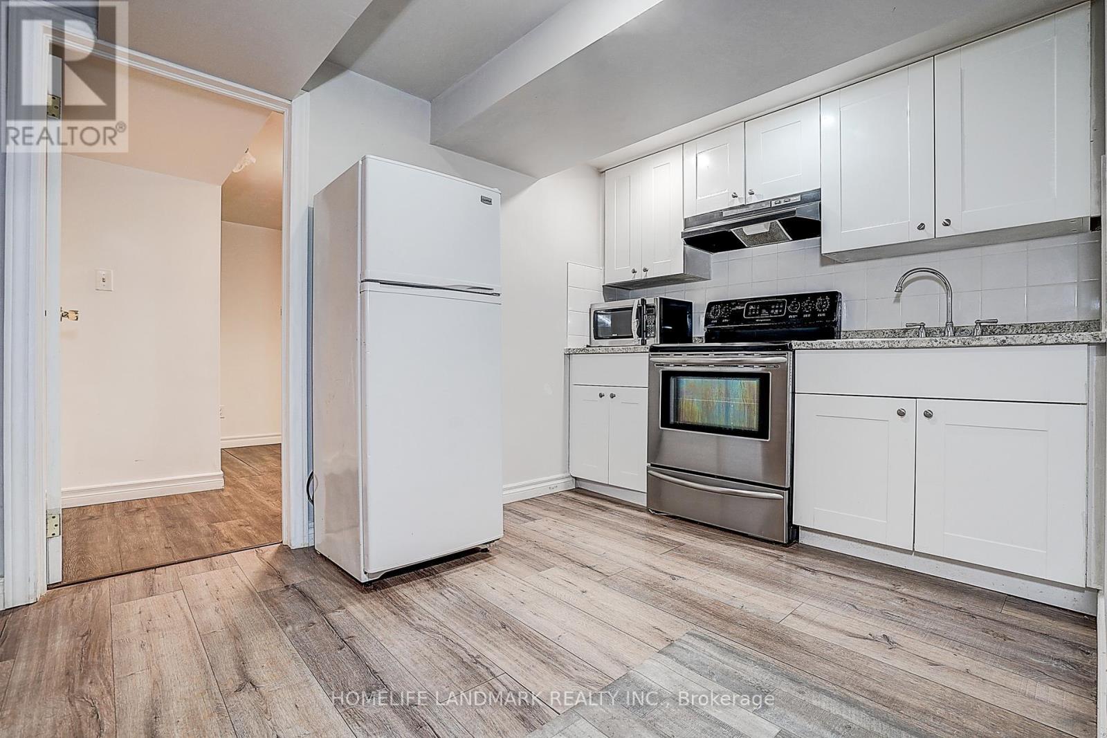 104 Tanjoe Crescent, Toronto, ON - Indoor Photo Showing Kitchen
