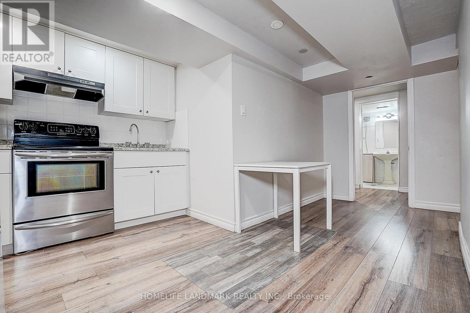 104 Tanjoe Crescent, Toronto, ON - Indoor Photo Showing Kitchen