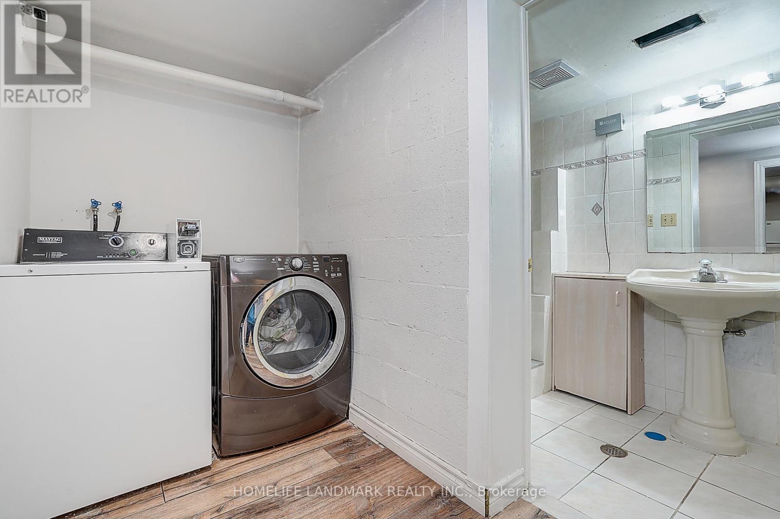 104 Tanjoe Crescent, Toronto, ON - Indoor Photo Showing Laundry Room