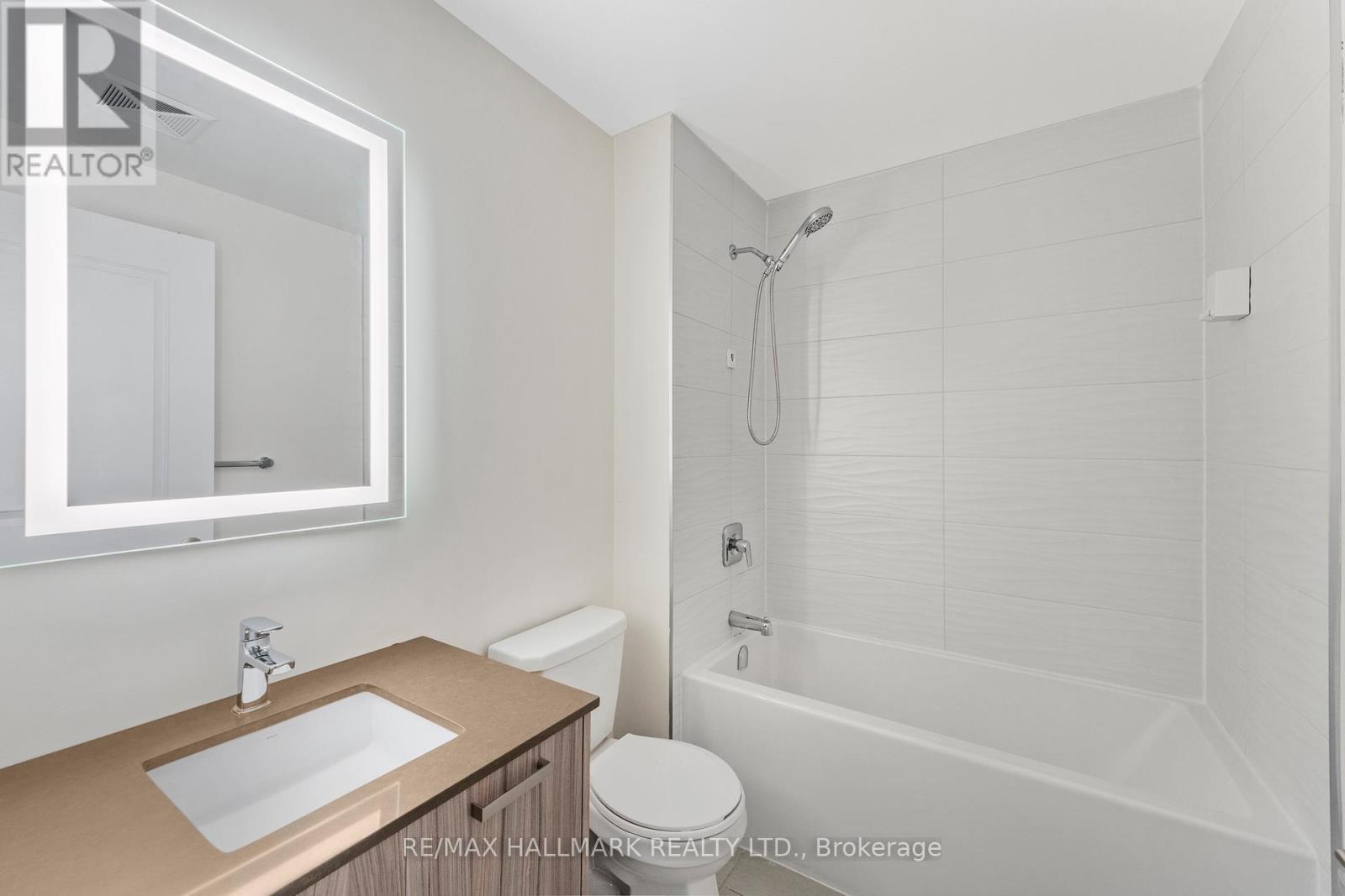 Th 103 - 2301 Danforth Avenue, Toronto, ON - Indoor Photo Showing Bathroom