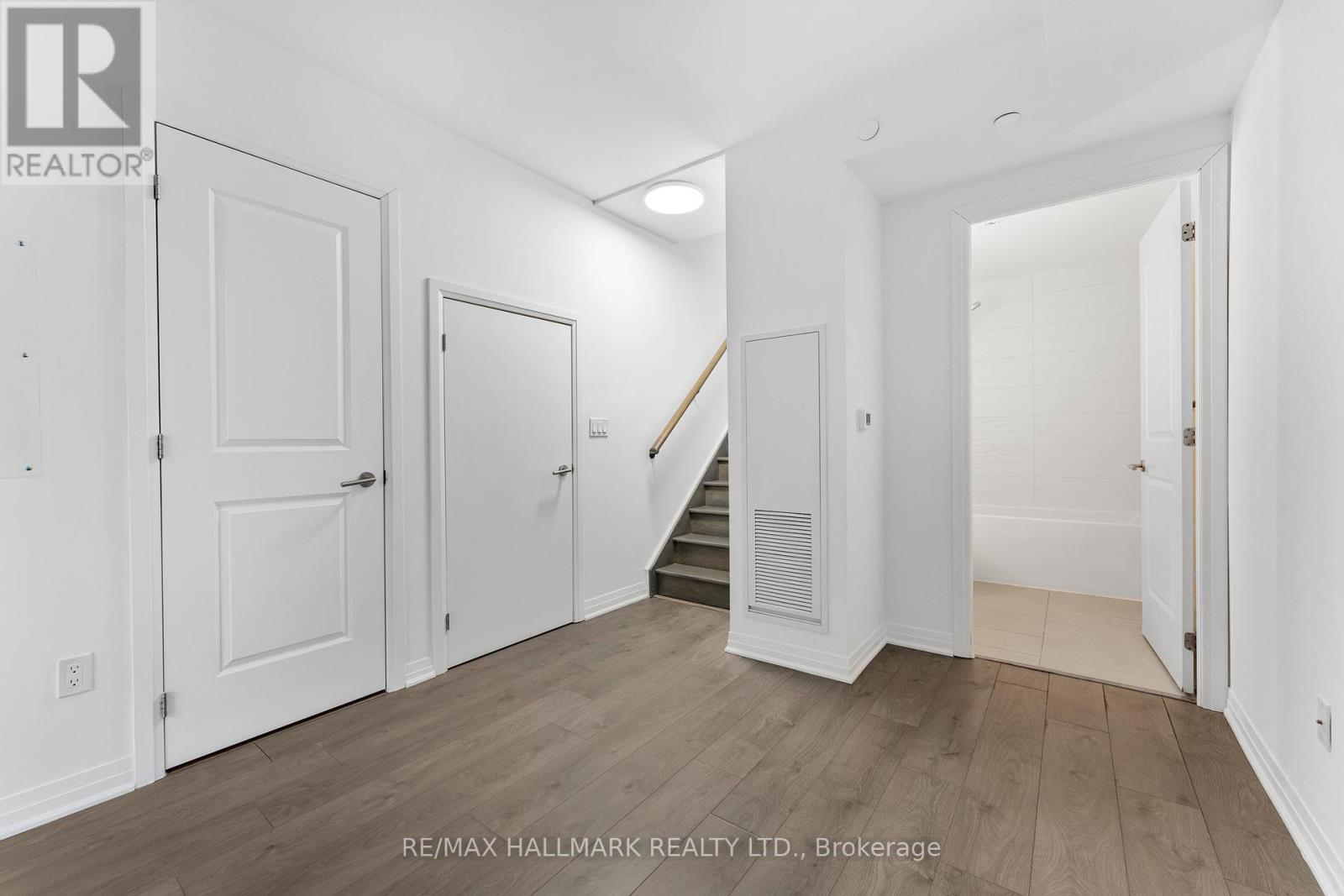 Th 103 - 2301 Danforth Avenue, Toronto, ON - Indoor Photo Showing Other Room