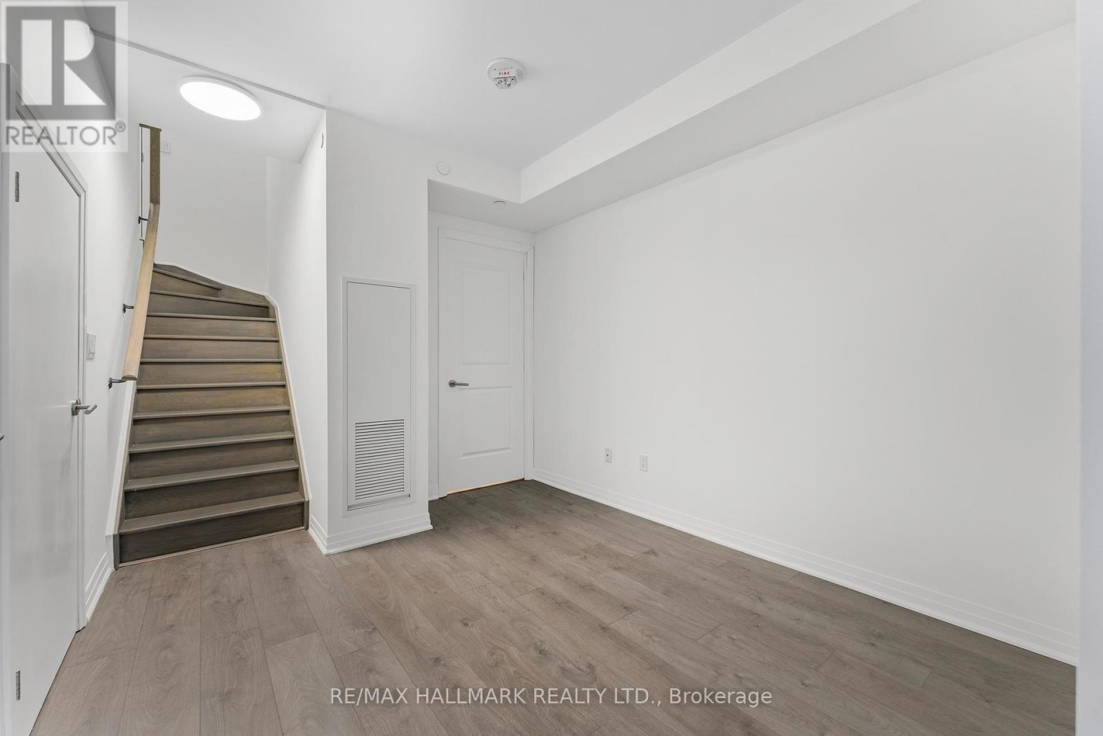 Th 103 - 2301 Danforth Avenue, Toronto, ON - Indoor Photo Showing Other Room