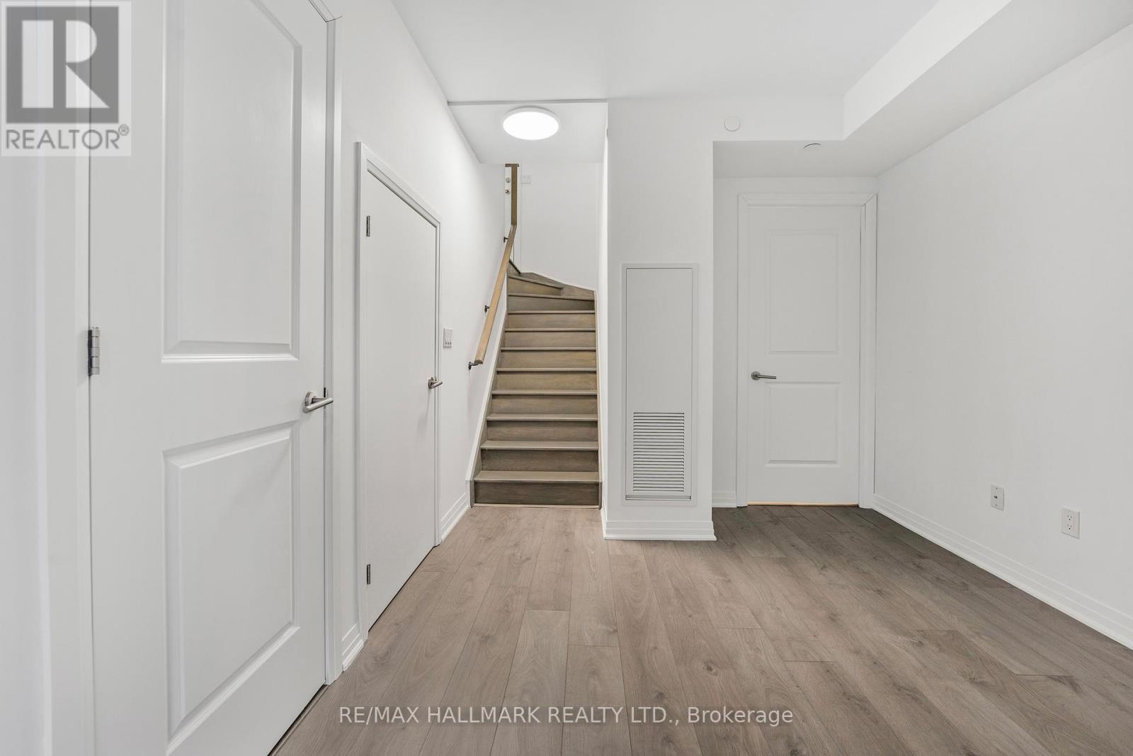 Th 103 - 2301 Danforth Avenue, Toronto, ON - Indoor Photo Showing Other Room