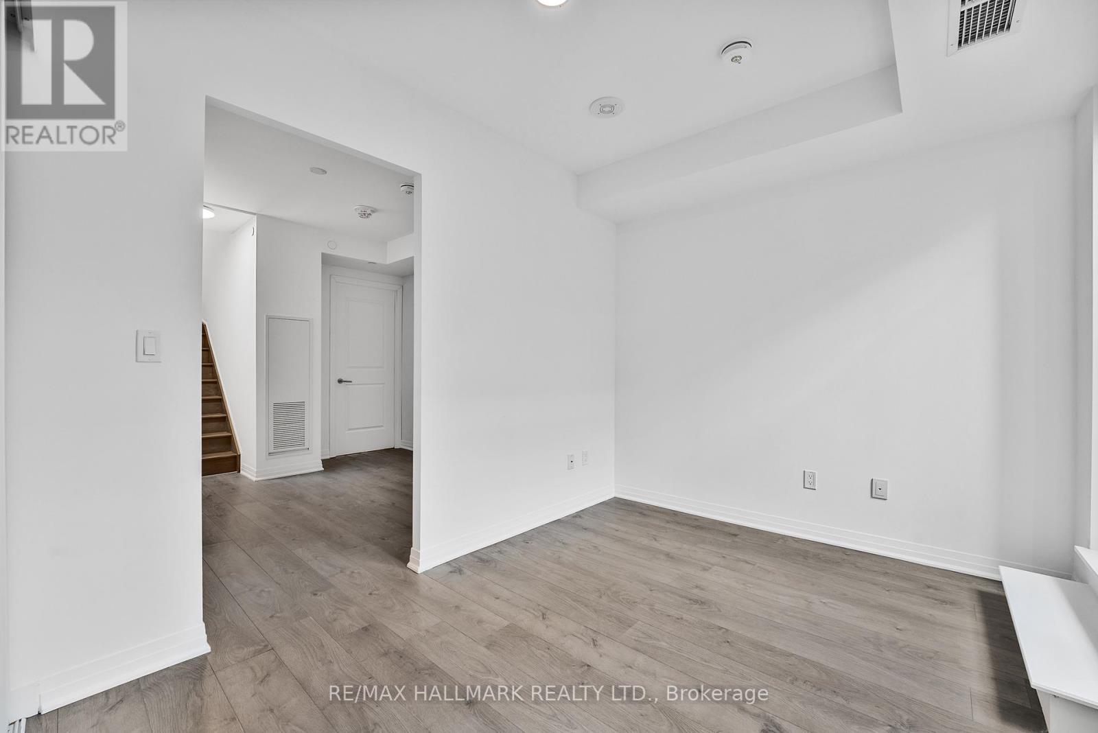 Th 103 - 2301 Danforth Avenue, Toronto, ON - Indoor Photo Showing Other Room