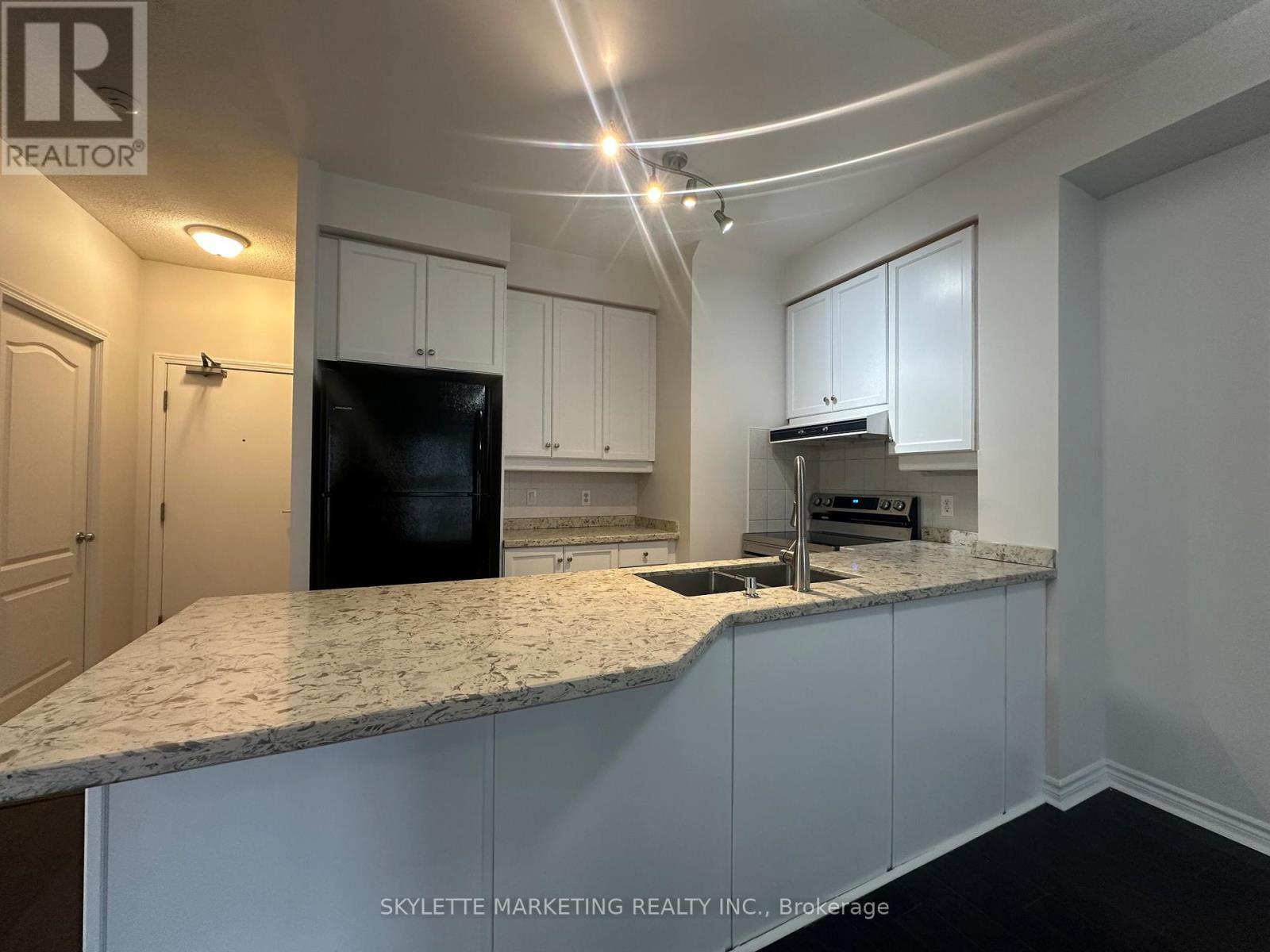 Gv216 - 8 Rean Drive, Toronto, ON - Indoor Photo Showing Kitchen