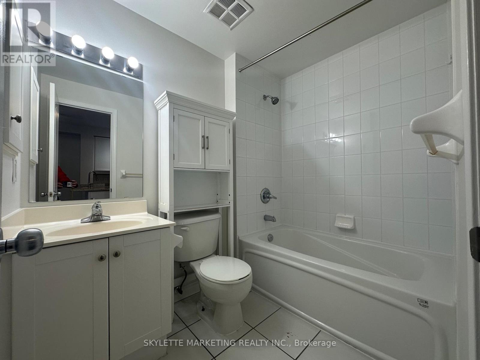 Gv216 - 8 Rean Drive, Toronto, ON - Indoor Photo Showing Bathroom
