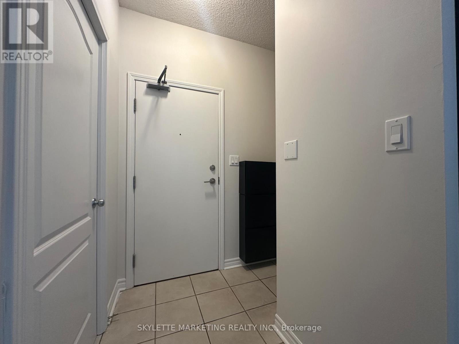 Gv216 - 8 Rean Drive, Toronto, ON - Indoor Photo Showing Other Room