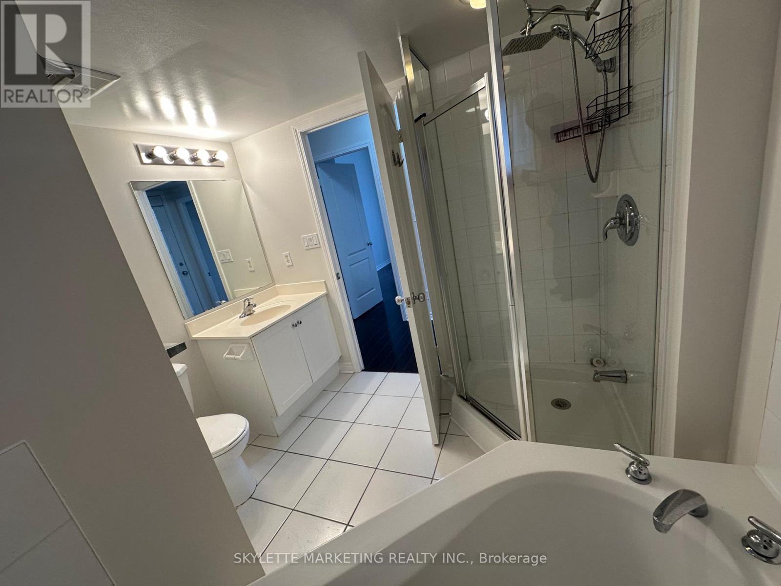 Gv216 - 8 Rean Drive, Toronto, ON - Indoor Photo Showing Bathroom