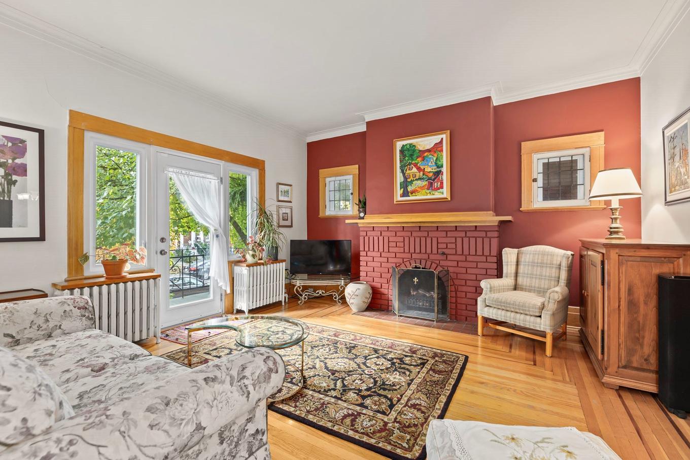 Living room - 4805 Av. De Melrose, Montréal (Côte-Des-Neiges/Notre-Dame-De-Grâce), QC - Indoor Photo Showing Living Room With Fireplace