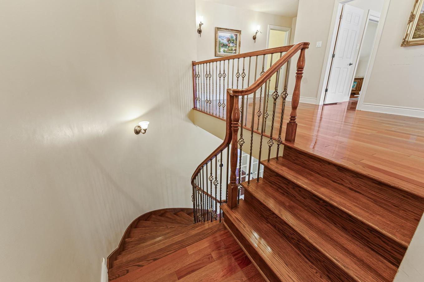 Staircase - 12241 Av. Du Beau-Bois, Montréal (Ahuntsic-Cartierville), QC - Indoor Photo Showing Other Room
