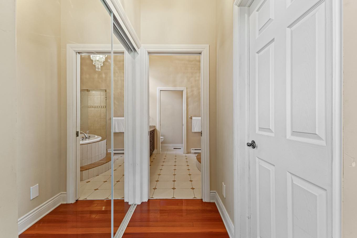 Ensuite bathroom - 12241 Av. Du Beau-Bois, Montréal (Ahuntsic-Cartierville), QC - Indoor Photo Showing Other Room