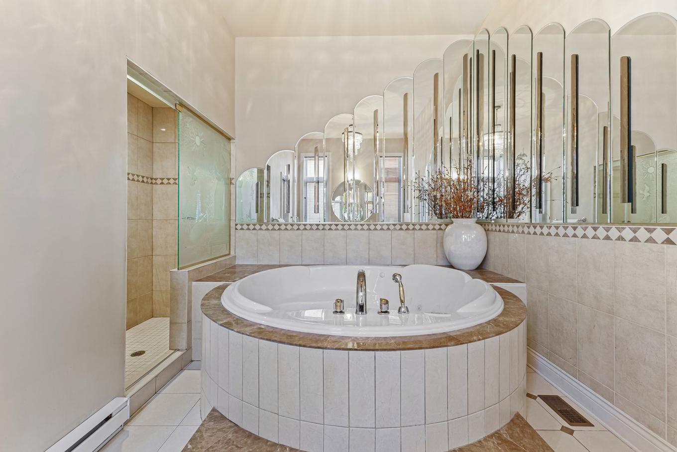 Ensuite bathroom - 12241 Av. Du Beau-Bois, Montréal (Ahuntsic-Cartierville), QC - Indoor Photo Showing Bathroom