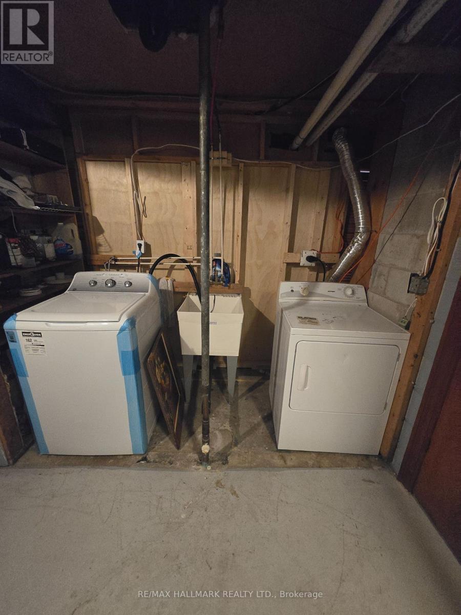 15 Burnview Crescent, Toronto, ON - Indoor Photo Showing Laundry Room