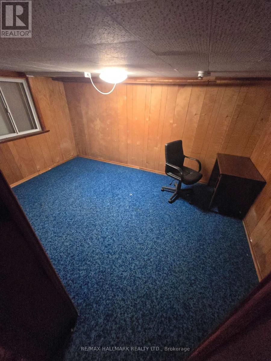 15 Burnview Crescent, Toronto, ON - Indoor Photo Showing Other Room