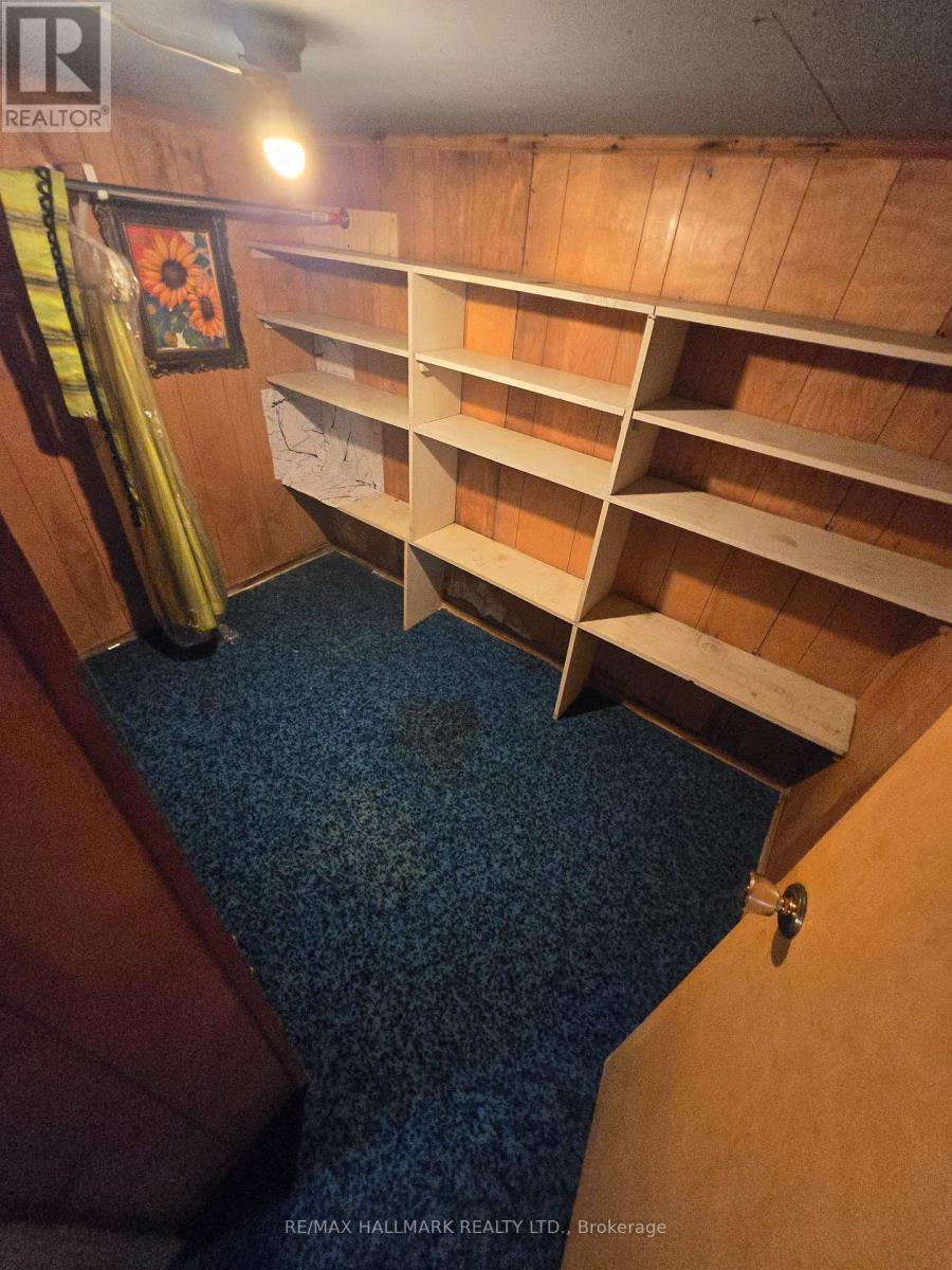 15 Burnview Crescent, Toronto, ON - Indoor Photo Showing Other Room