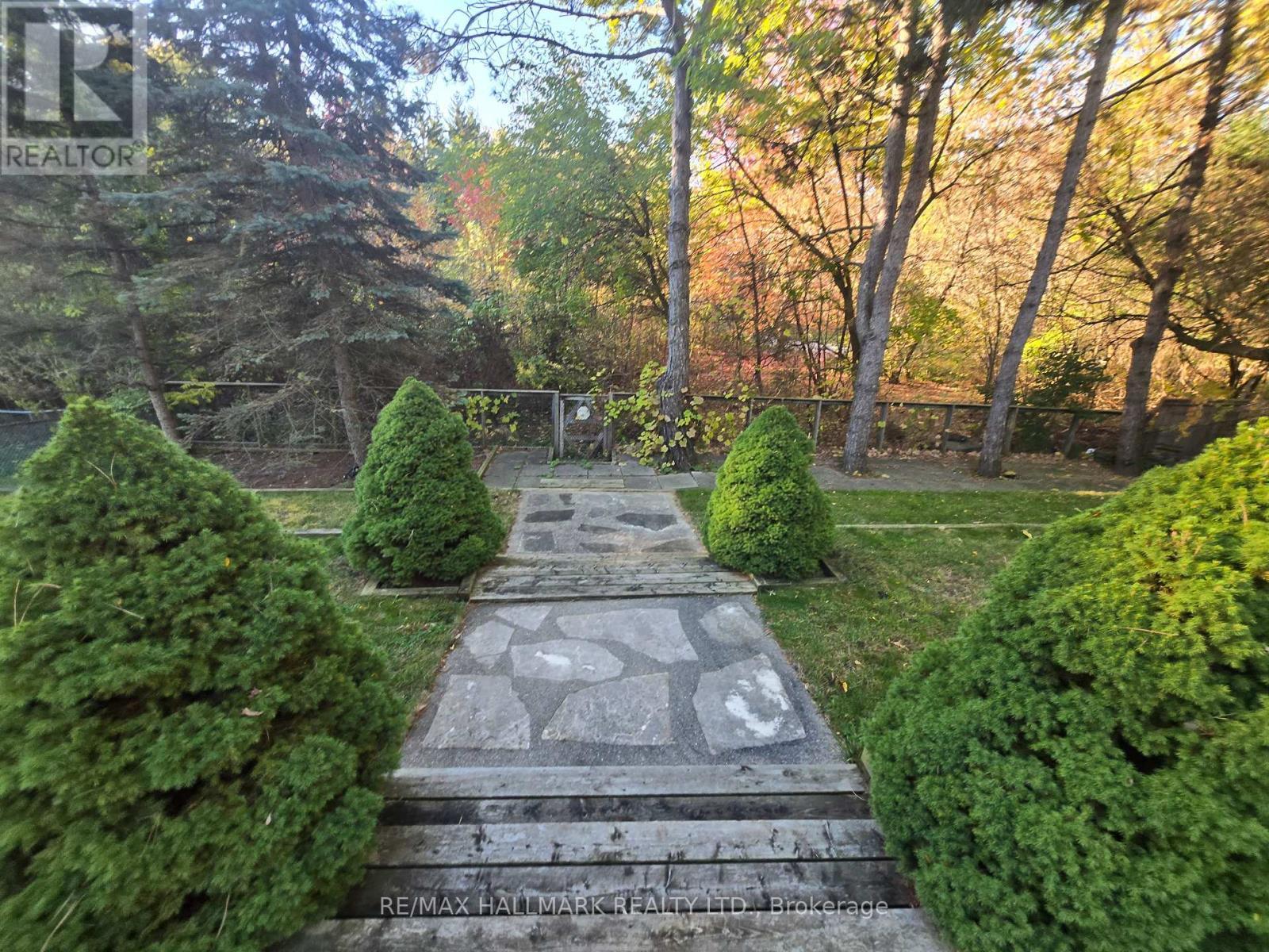 15 Burnview Crescent, Toronto, ON - Outdoor With View