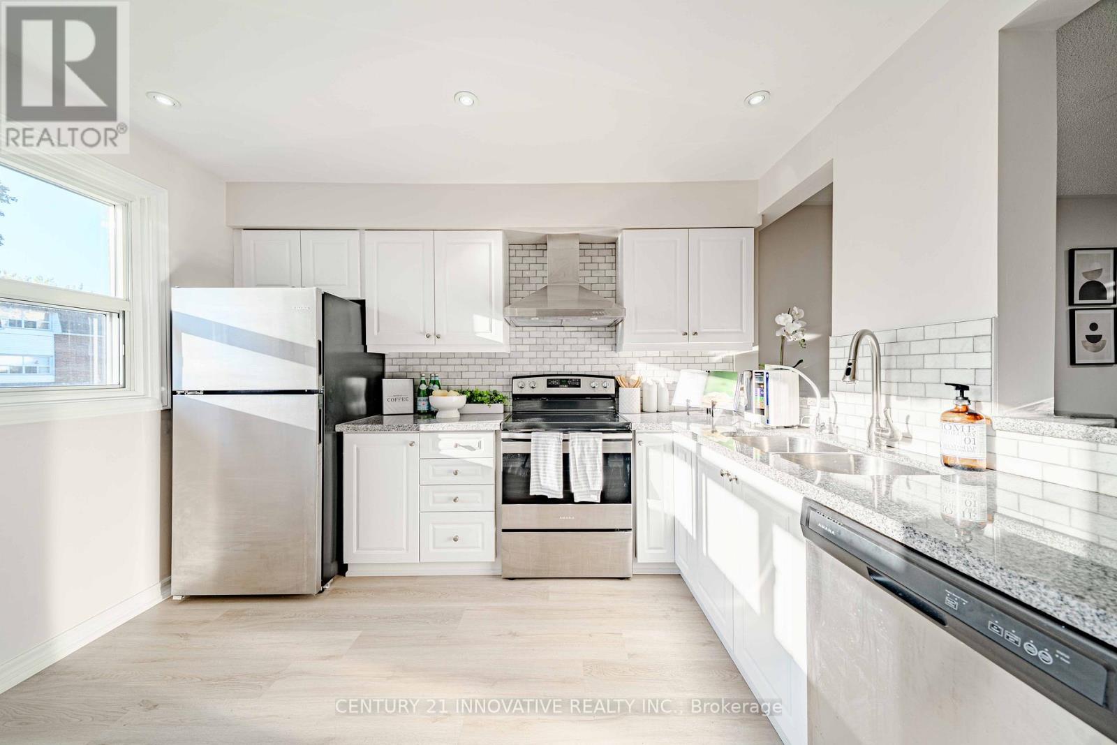 102 Trailridge Crescent, Toronto, ON - Indoor Photo Showing Kitchen With Stainless Steel Kitchen