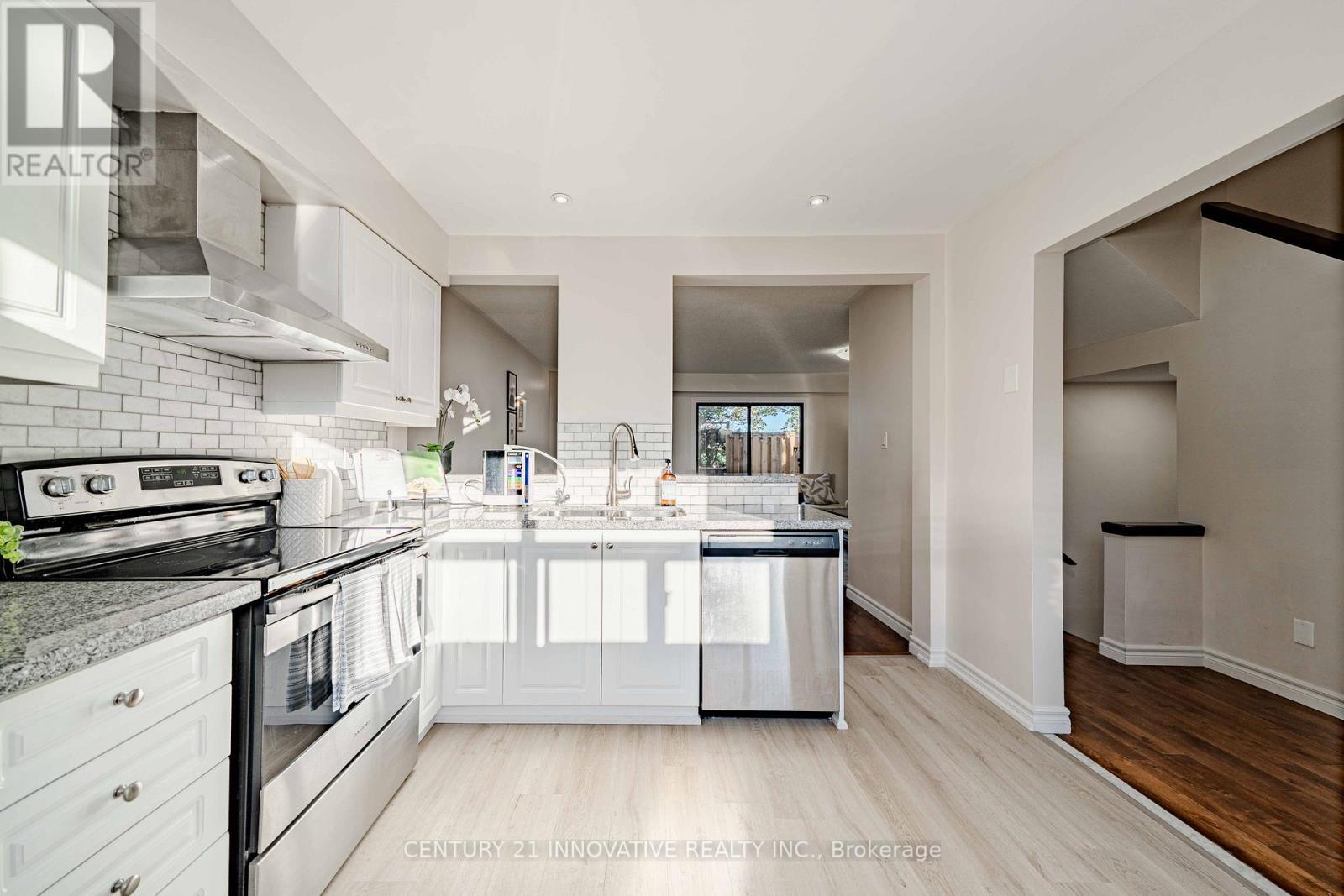 102 Trailridge Crescent, Toronto, ON - Indoor Photo Showing Kitchen With Stainless Steel Kitchen