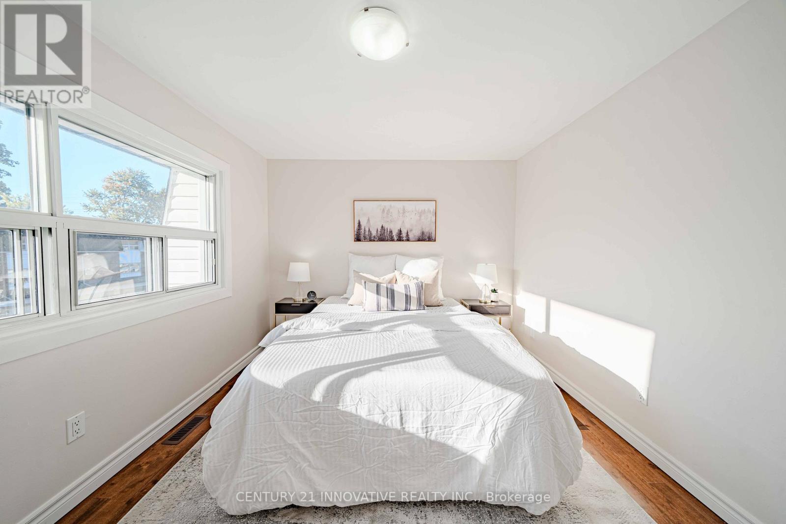 102 Trailridge Crescent, Toronto, ON - Indoor Photo Showing Bedroom