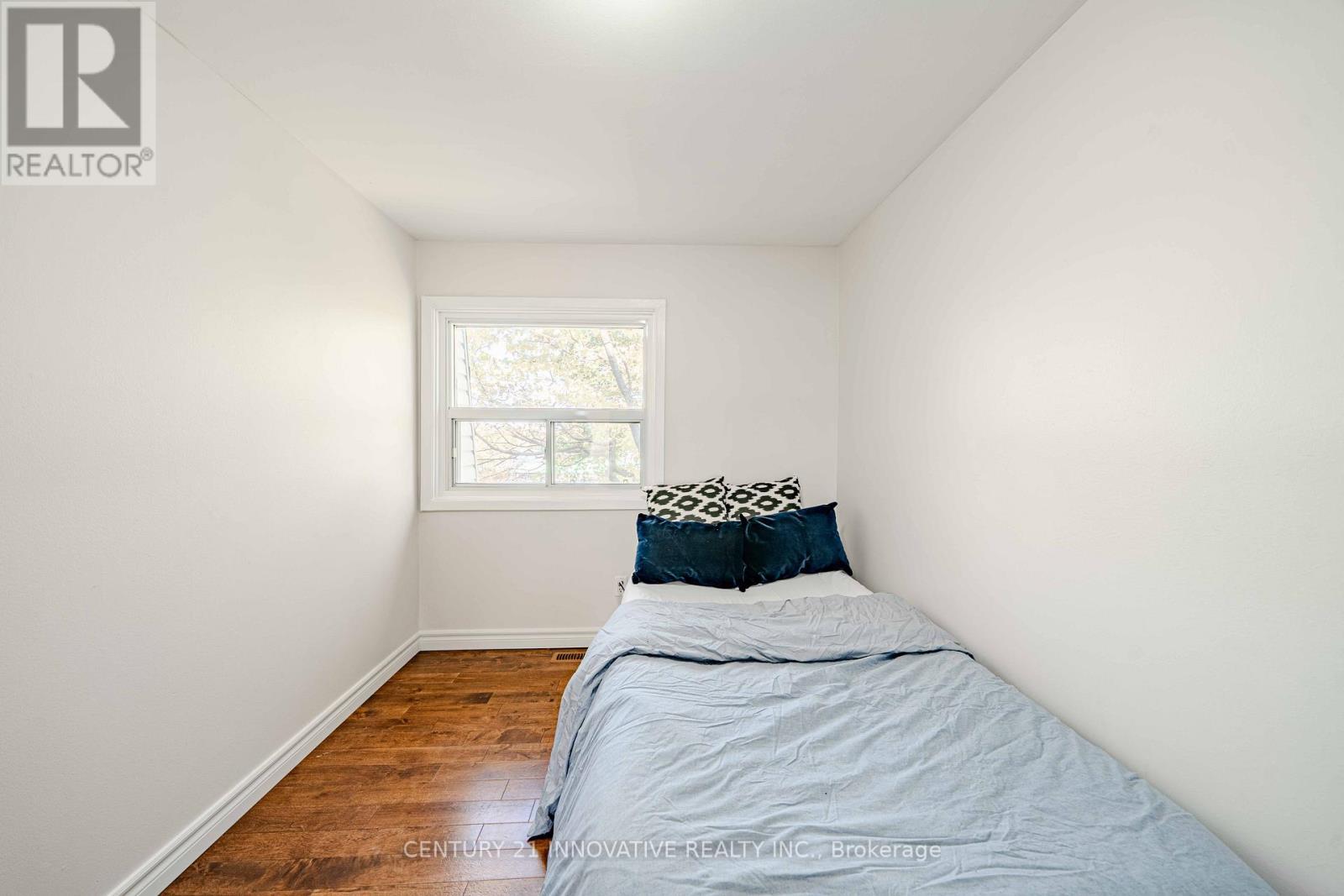 102 Trailridge Crescent, Toronto, ON - Indoor Photo Showing Bedroom