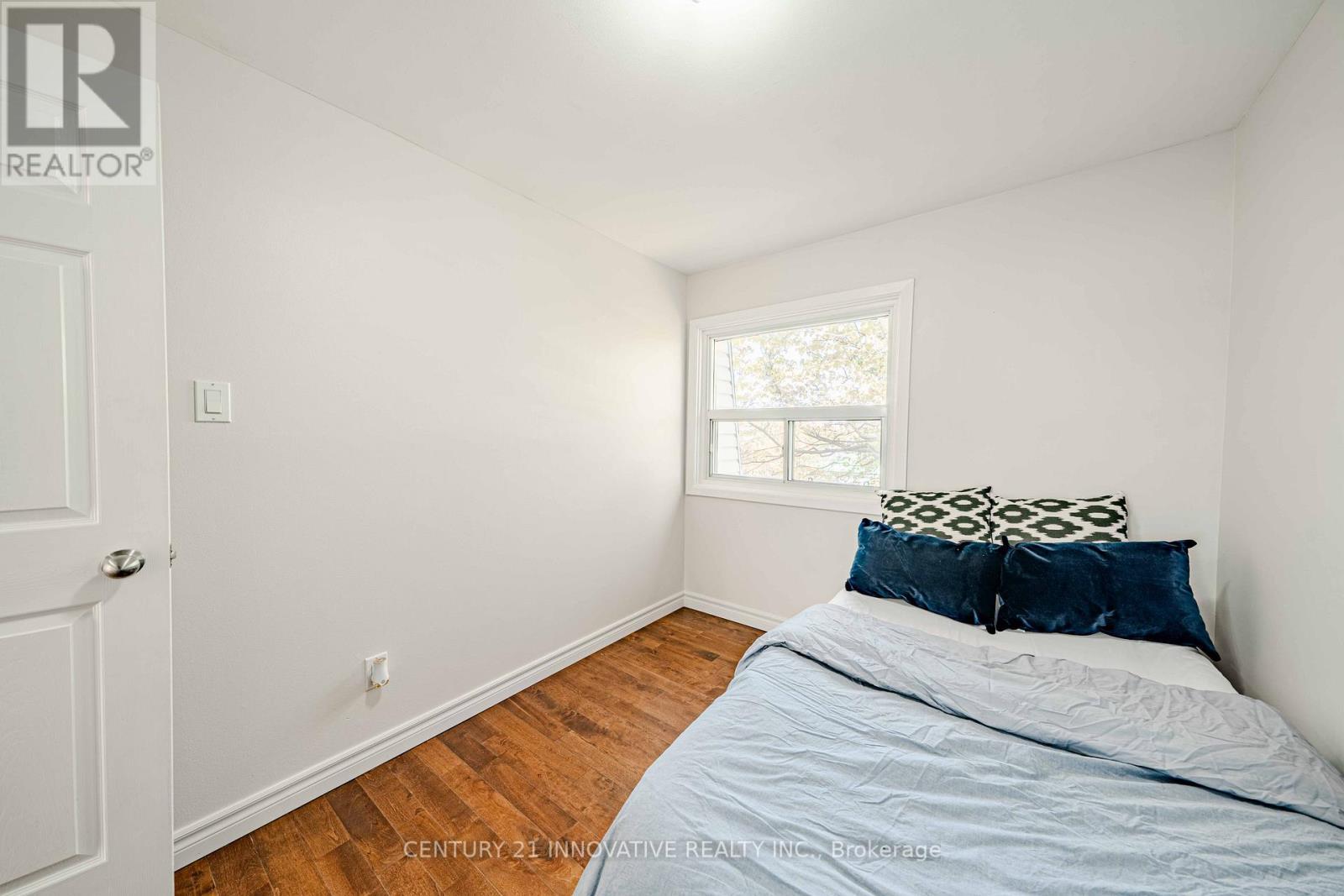 102 Trailridge Crescent, Toronto, ON - Indoor Photo Showing Bedroom