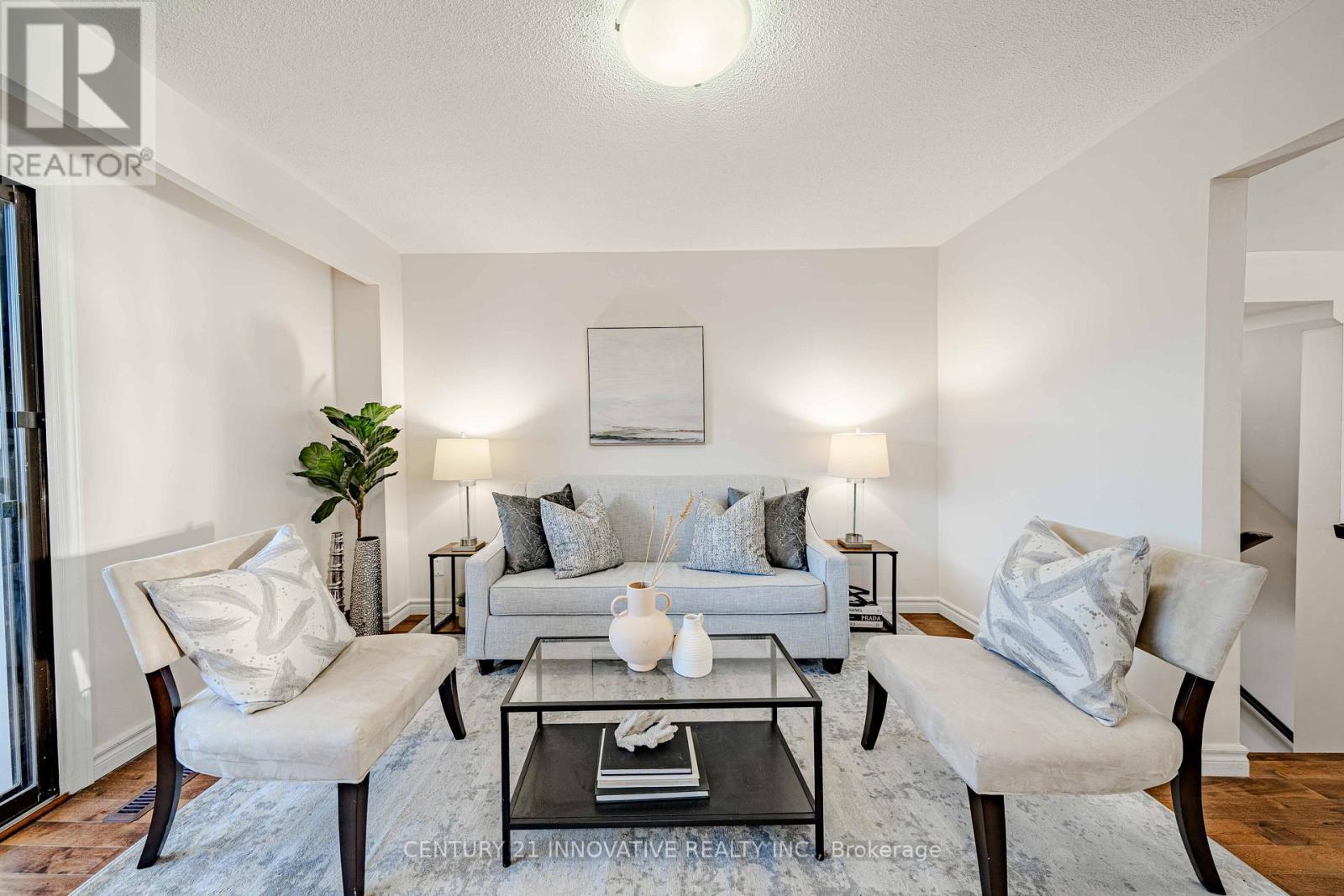 102 Trailridge Crescent, Toronto, ON - Indoor Photo Showing Living Room