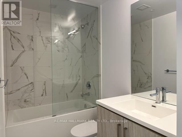 822 - 38 Honeycrisp Crescent, Vaughan, ON - Indoor Photo Showing Bathroom