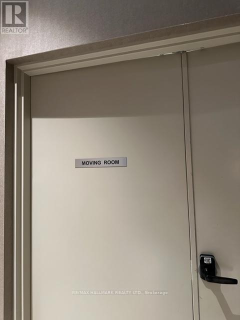 822 - 38 Honeycrisp Crescent, Vaughan, ON - Photo Showing Other Room