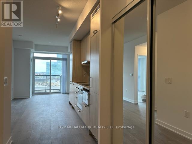 822 - 38 Honeycrisp Crescent, Vaughan, ON - Indoor