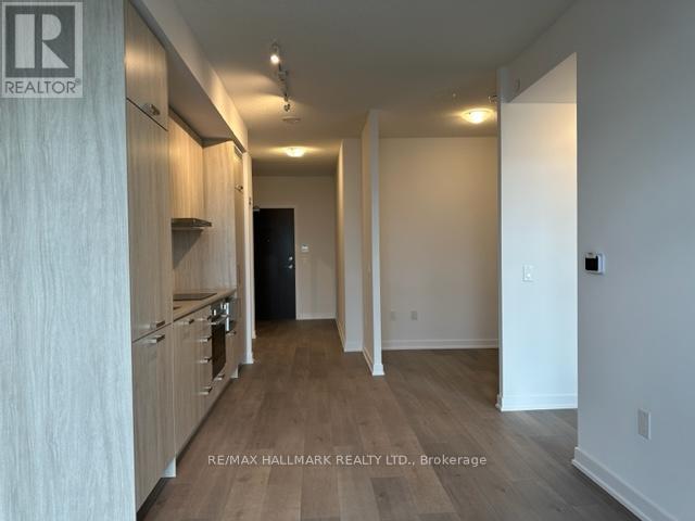 822 - 38 Honeycrisp Crescent, Vaughan, ON - Indoor