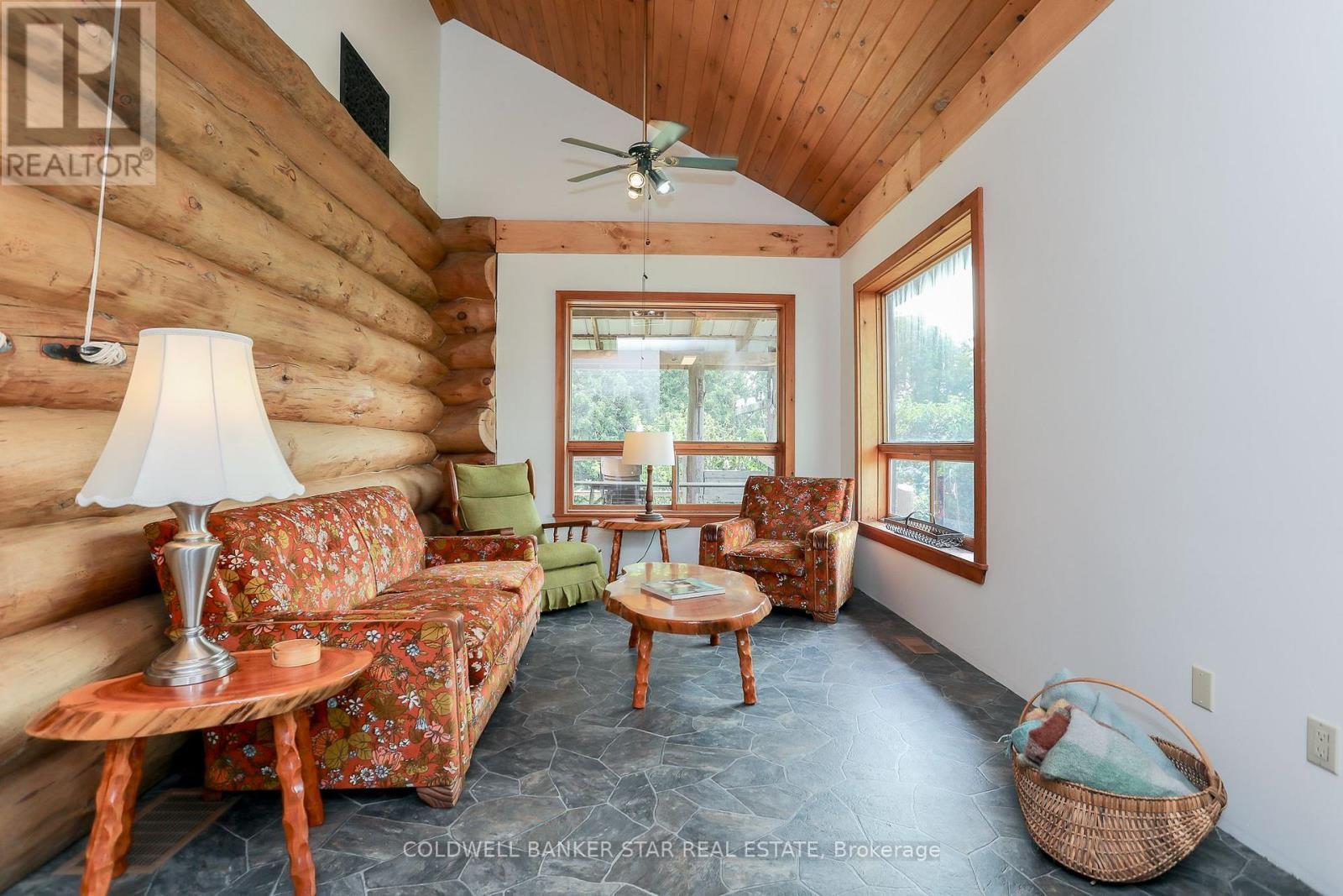 42431 Ron Mcneil Line, Central Elgin, ON - Indoor Photo Showing Living Room