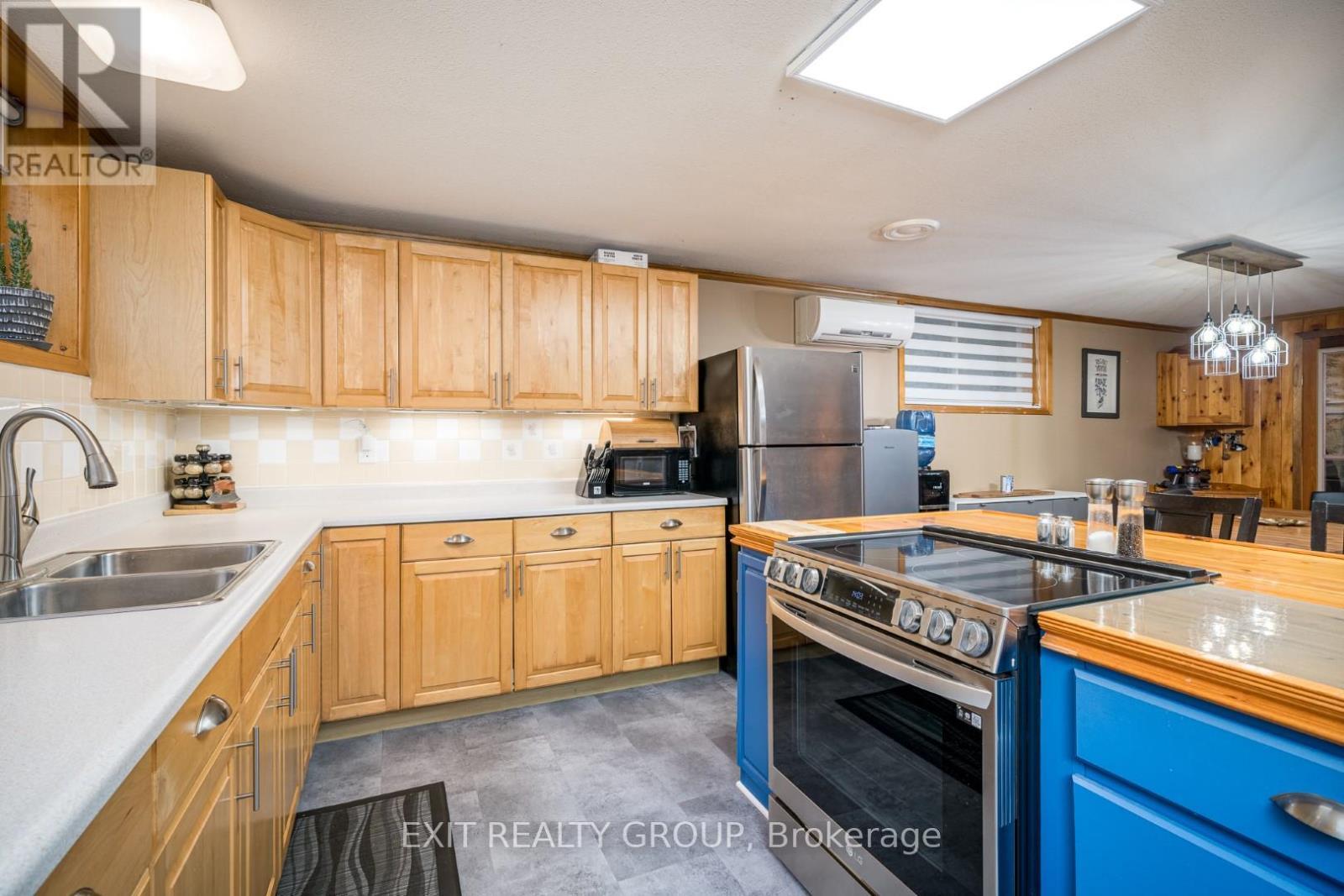 103 Camp Lane, Tweed (Hungerford (Twp)), ON - Indoor Photo Showing Kitchen With Double Sink