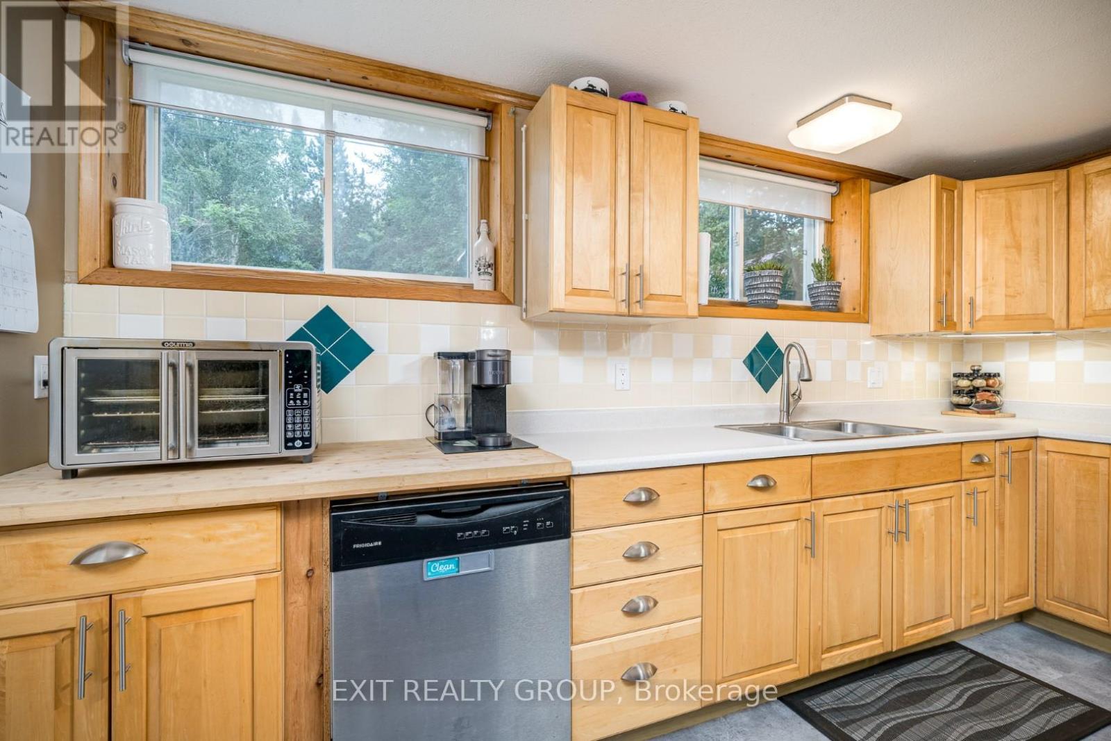 103 Camp Lane, Tweed (Hungerford (Twp)), ON - Indoor Photo Showing Kitchen With Double Sink