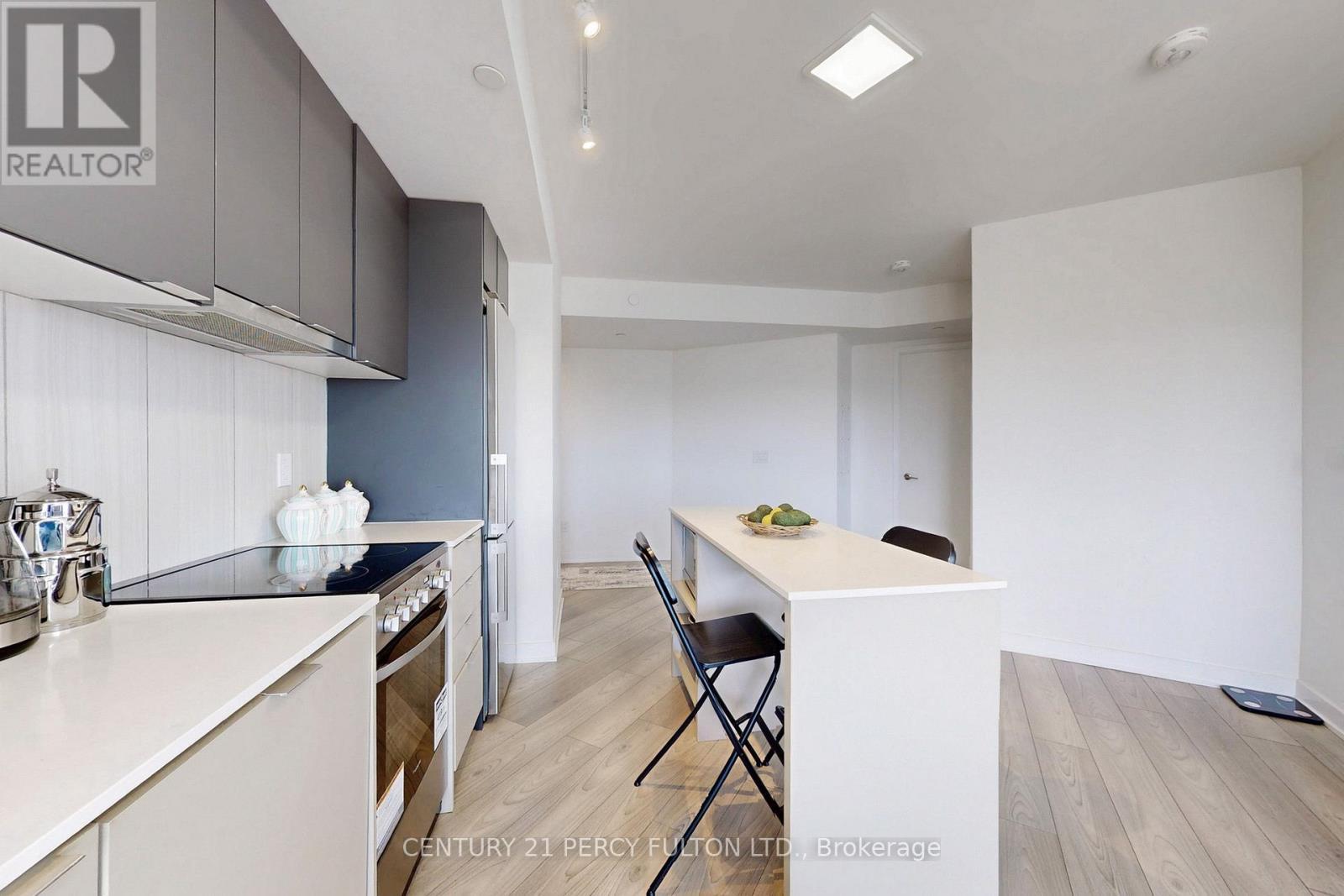 1305 - 8 Tippett Road, Toronto, ON - Indoor Photo Showing Kitchen