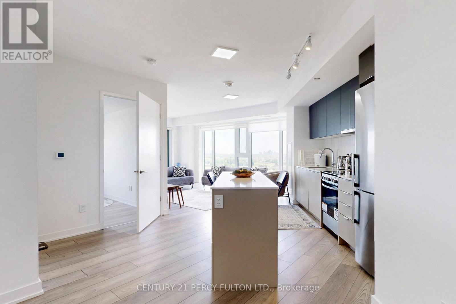 1305 - 8 Tippett Road, Toronto, ON - Indoor Photo Showing Kitchen