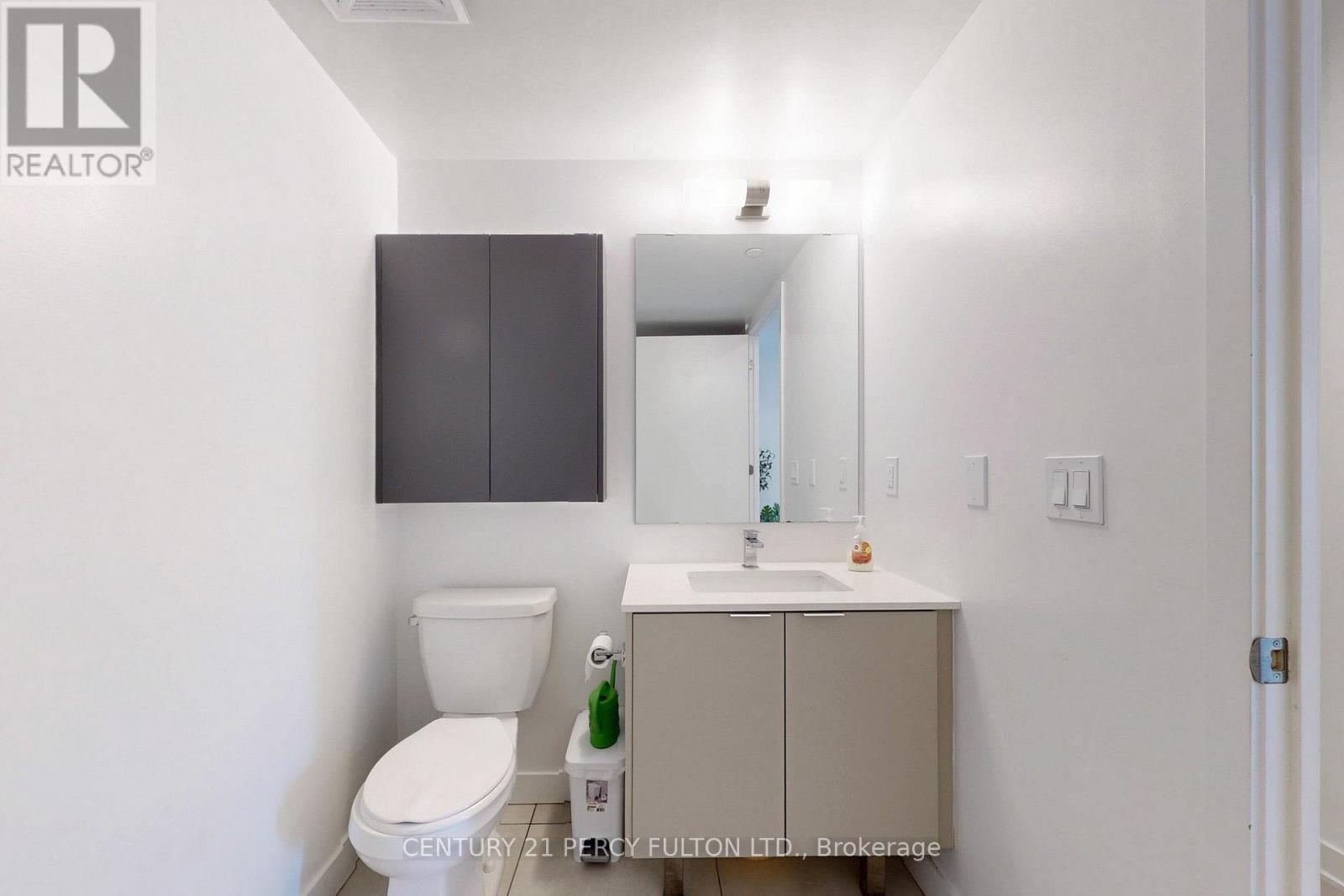 1305 - 8 Tippett Road, Toronto, ON - Indoor Photo Showing Bathroom