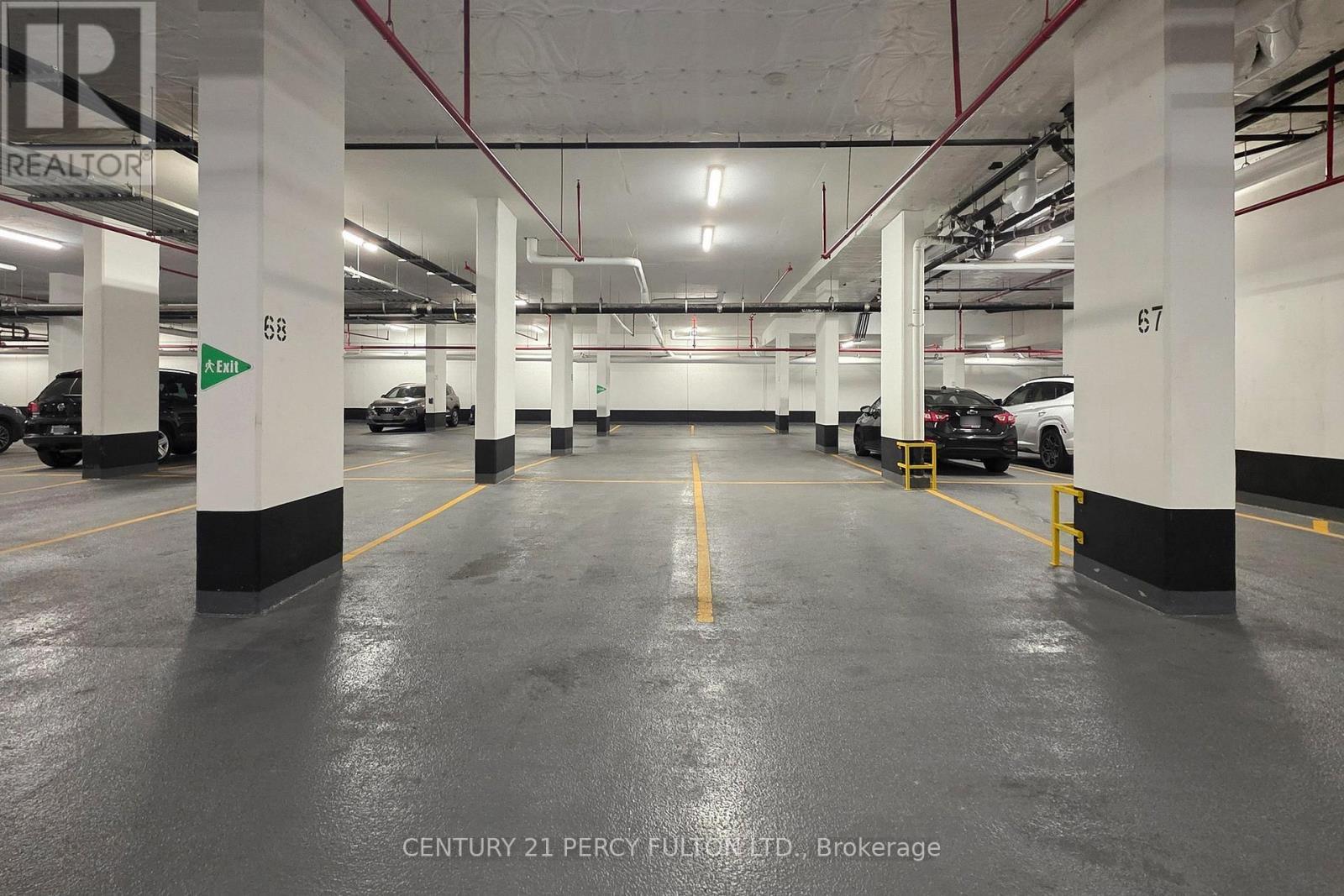 1305 - 8 Tippett Road, Toronto, ON - Indoor Photo Showing Garage