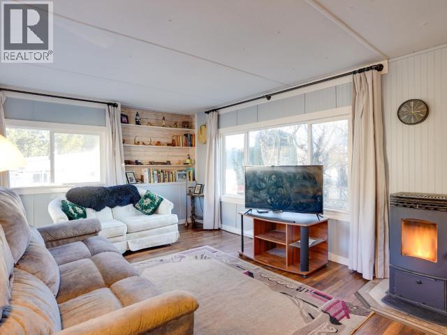 7-9298 Williams Rd, Powell River, BC - Indoor Photo Showing Living Room